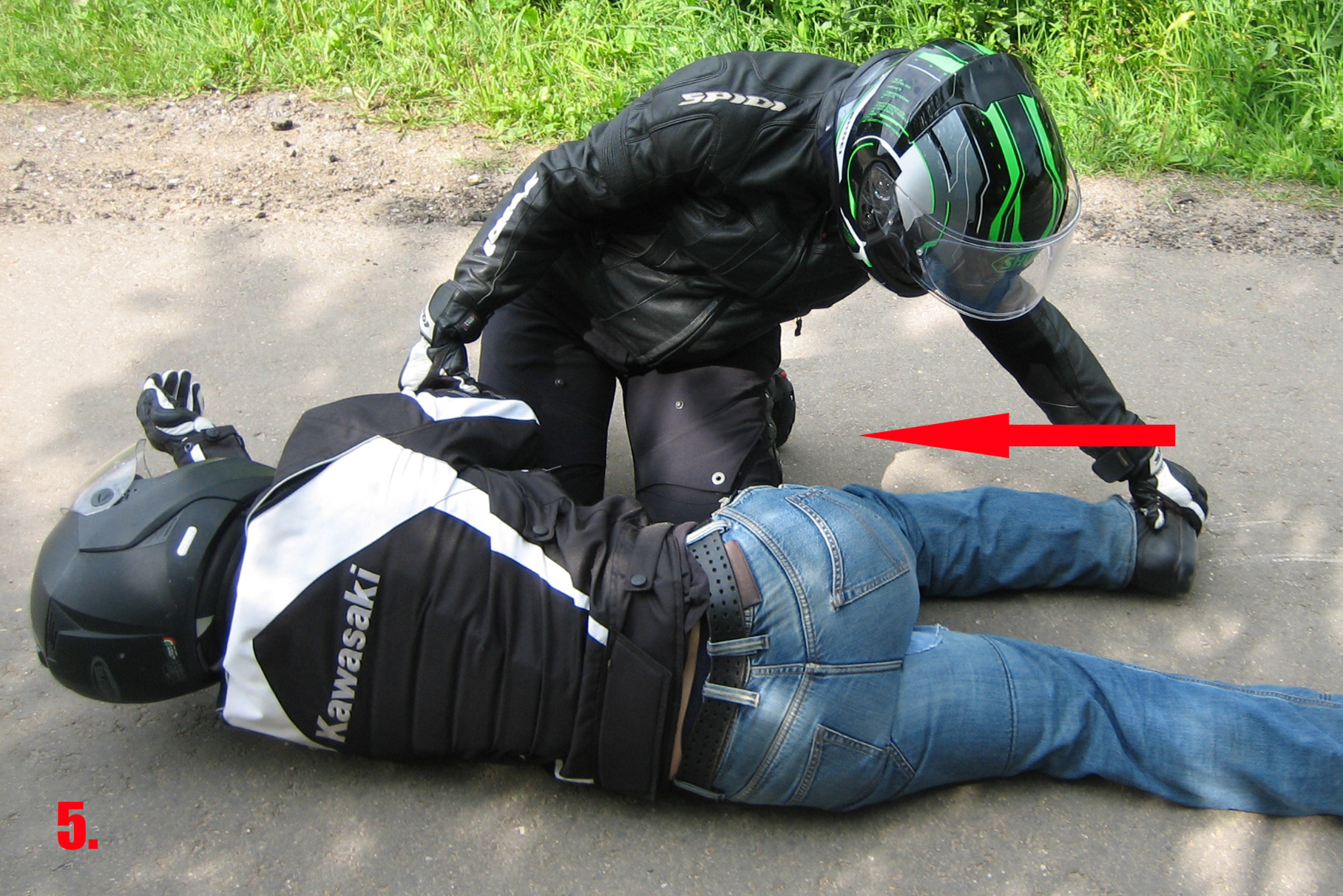 Первая помощь: если в аварию попал мотоциклист?