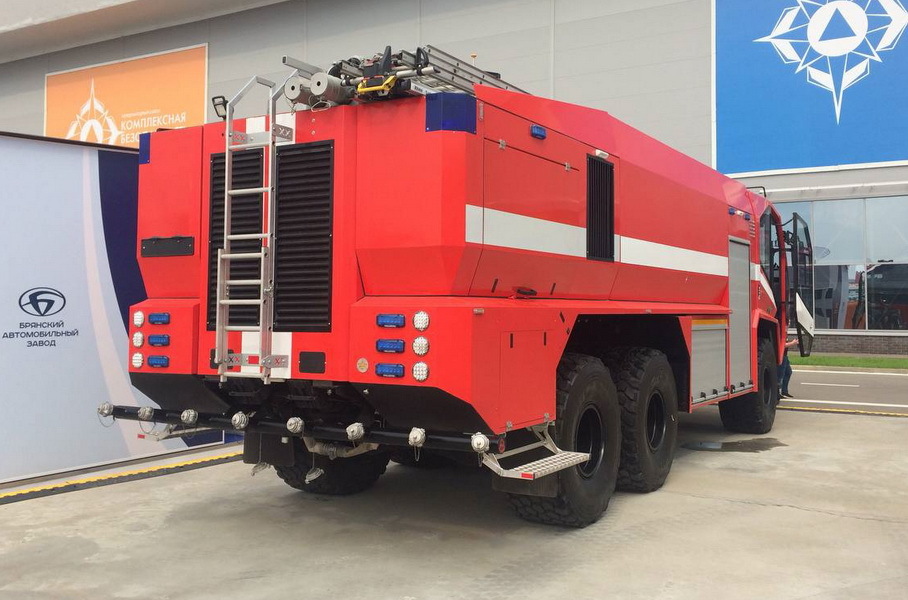 В России разработали 700-сильную пожарную машину для аэродромов