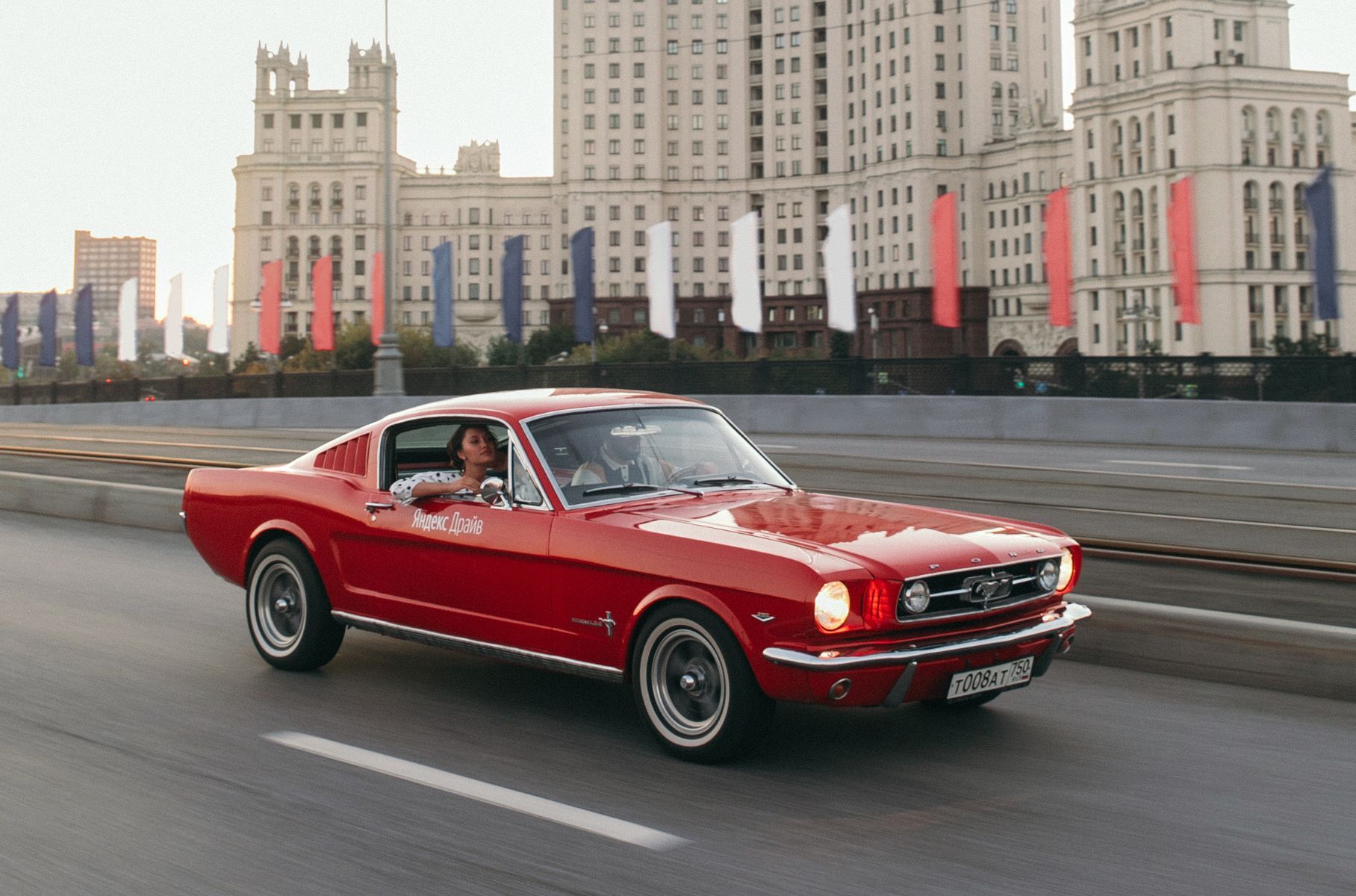 В московский каршеринг вернулись раритетные Ford Mustang