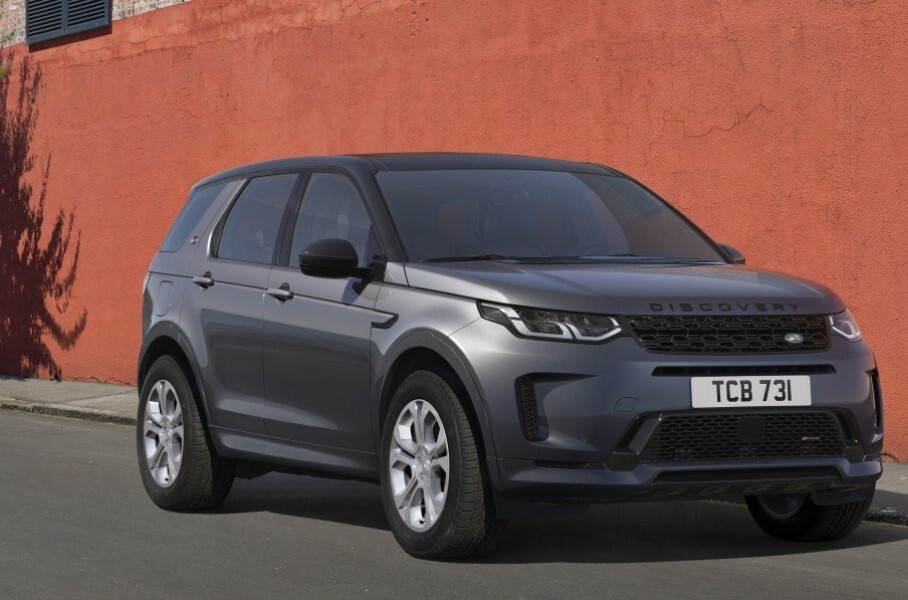 Land Rover раскрыла рублевые цены новых спецверсий Evoque и Discovery Sport
