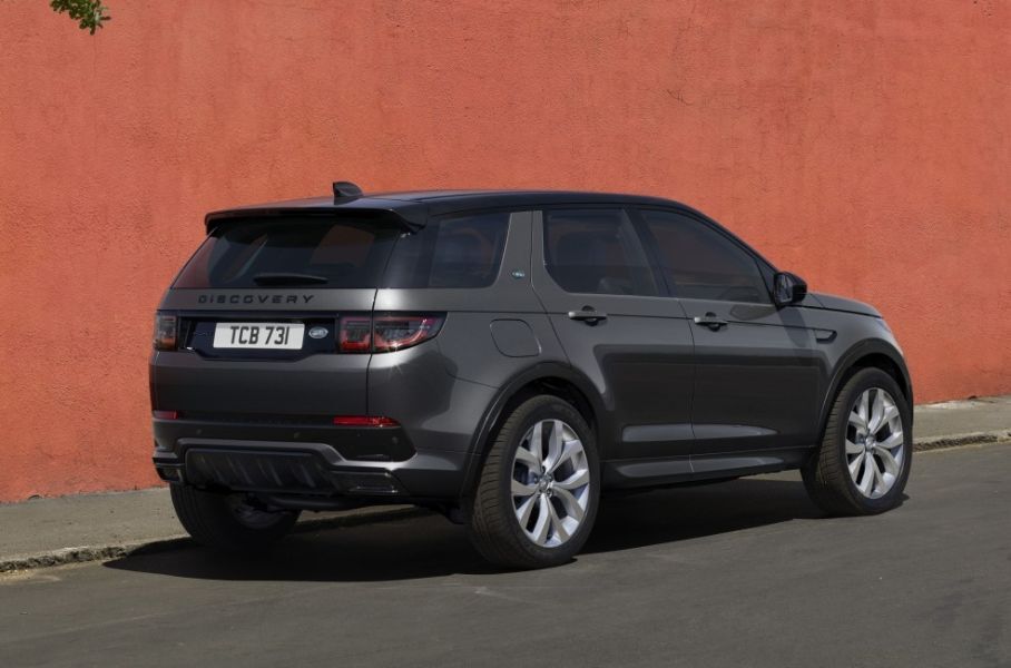 Land Rover раскрыла рублевые цены новых спецверсий Evoque и Discovery Sport