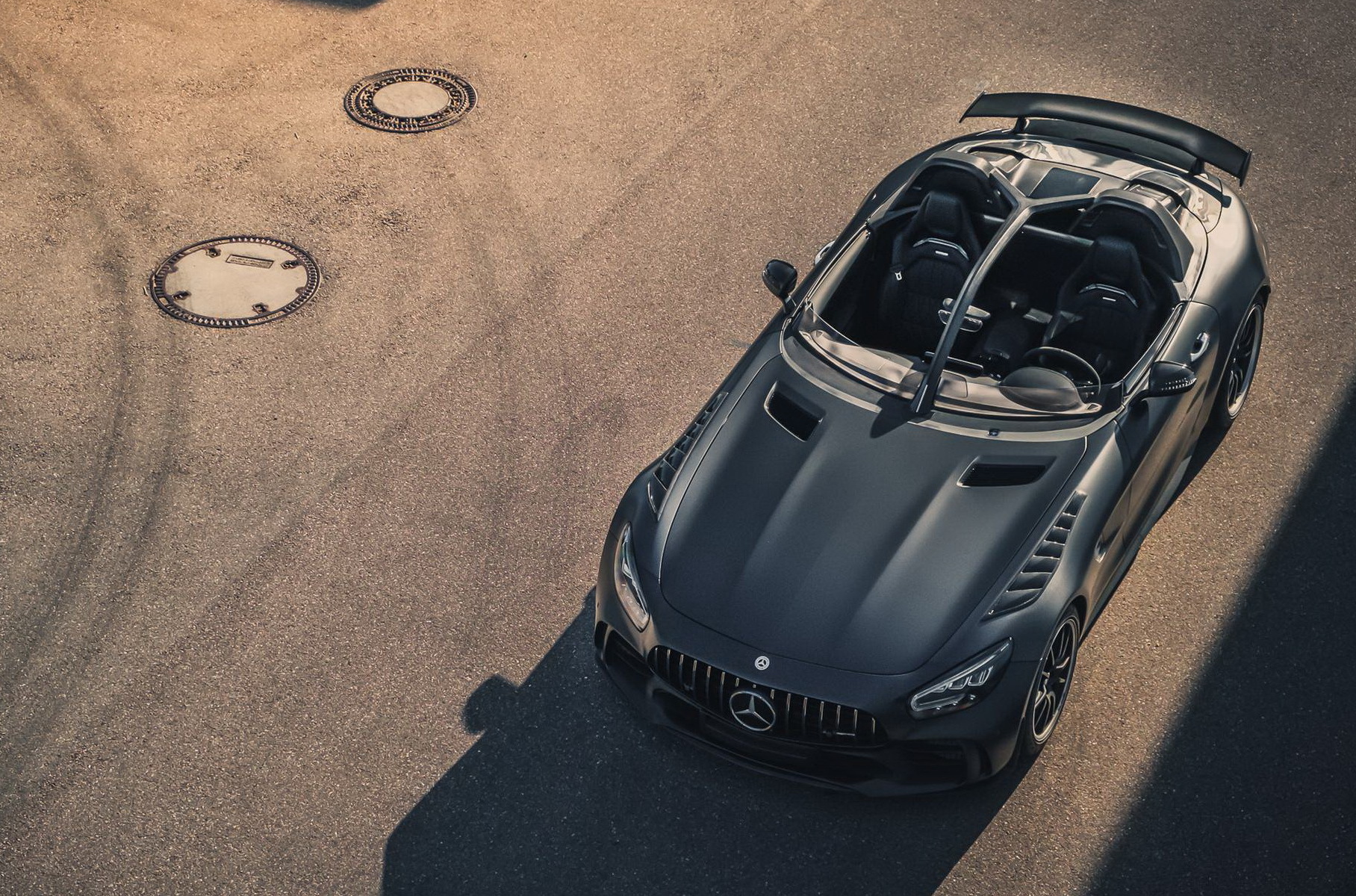 Сооснователь AMG выпустил уникальный спидстер Mercedes-AMG GT R