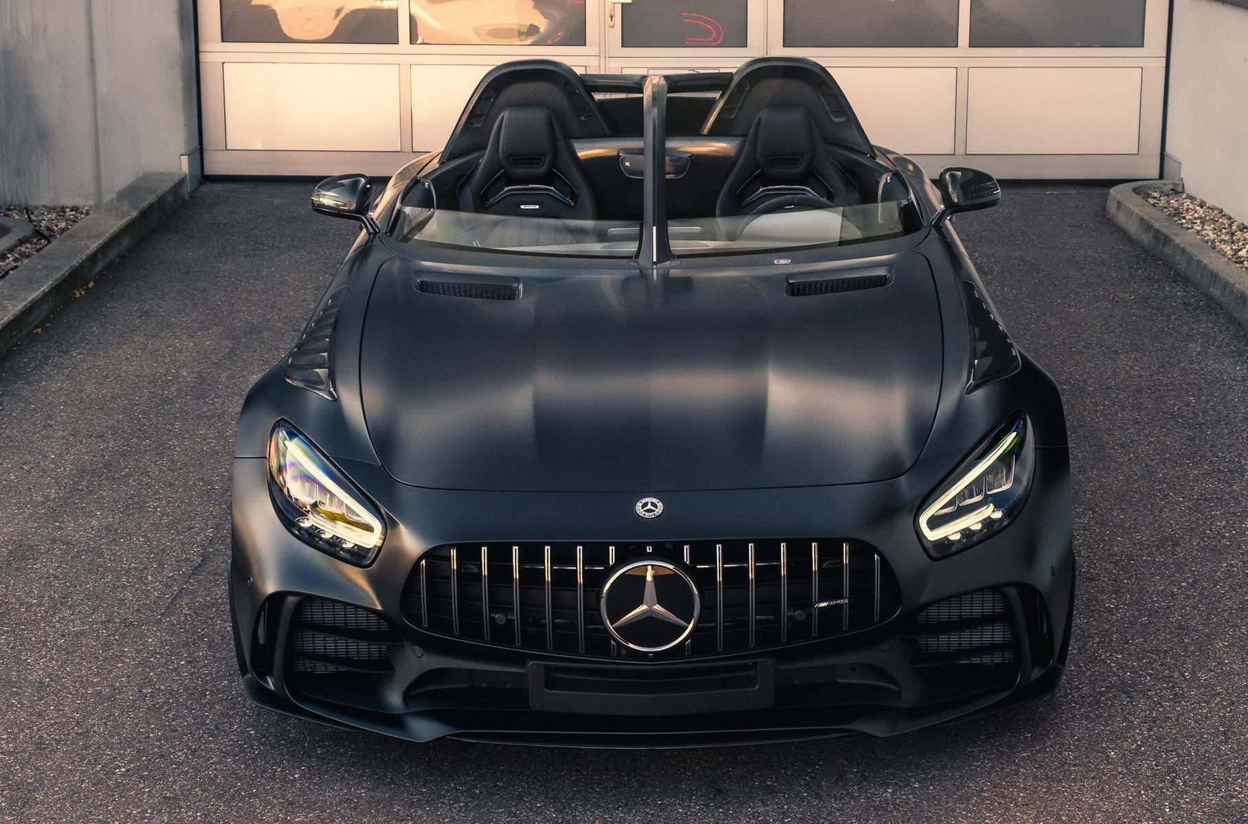 Сооснователь AMG выпустил уникальный спидстер Mercedes-AMG GT R