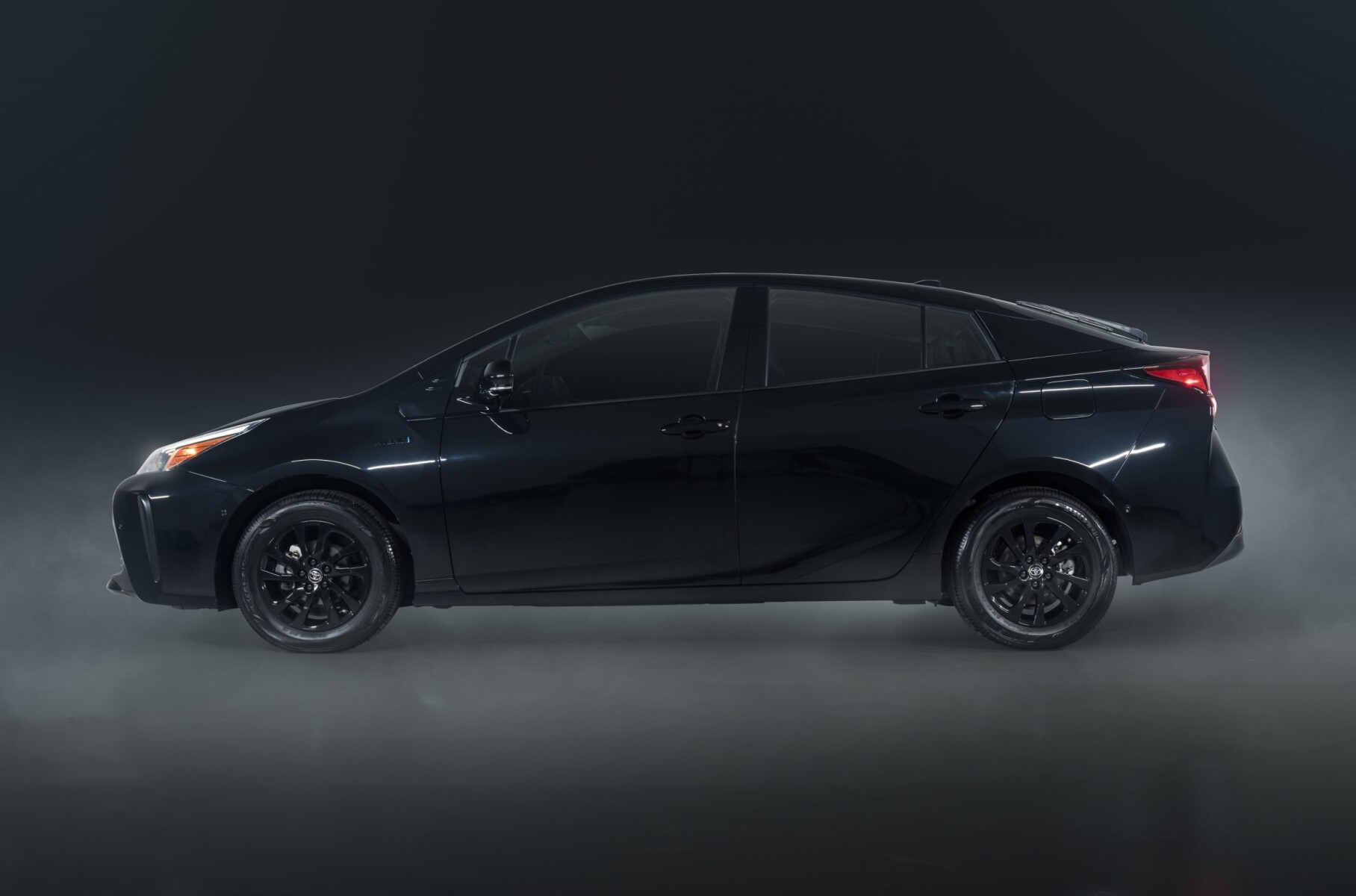 Toyota показала «ночную» версию Prius