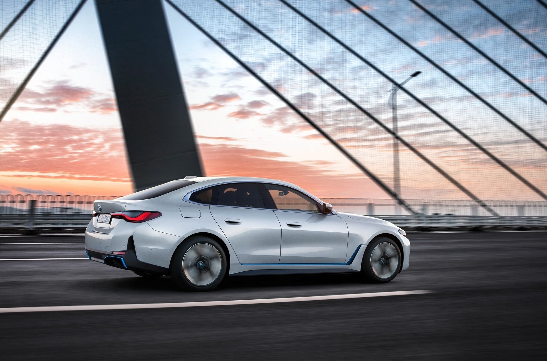 BMW раскрыла характеристики и цены электрического i4