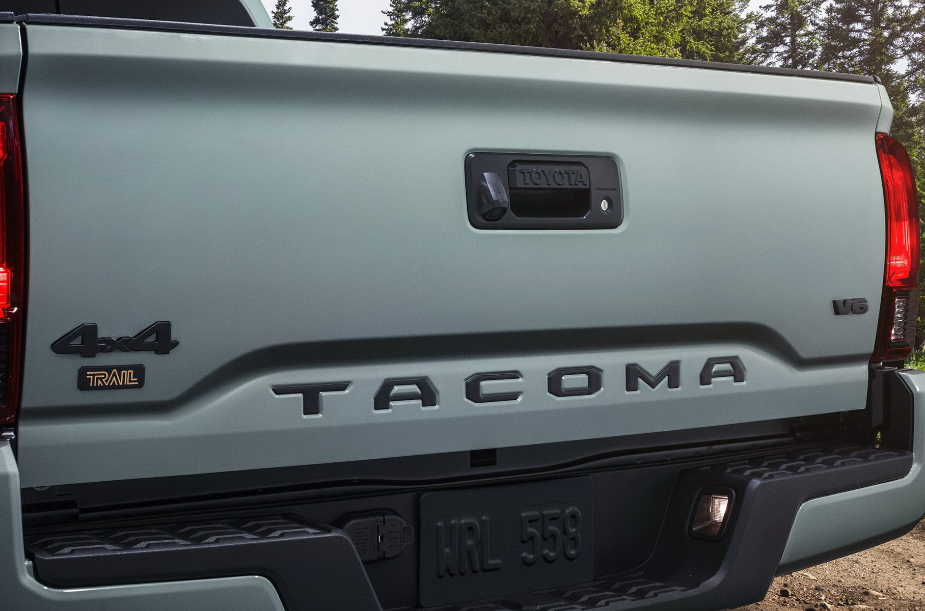 Toyota адаптировала к бездорожью рамный пикап Tacoma