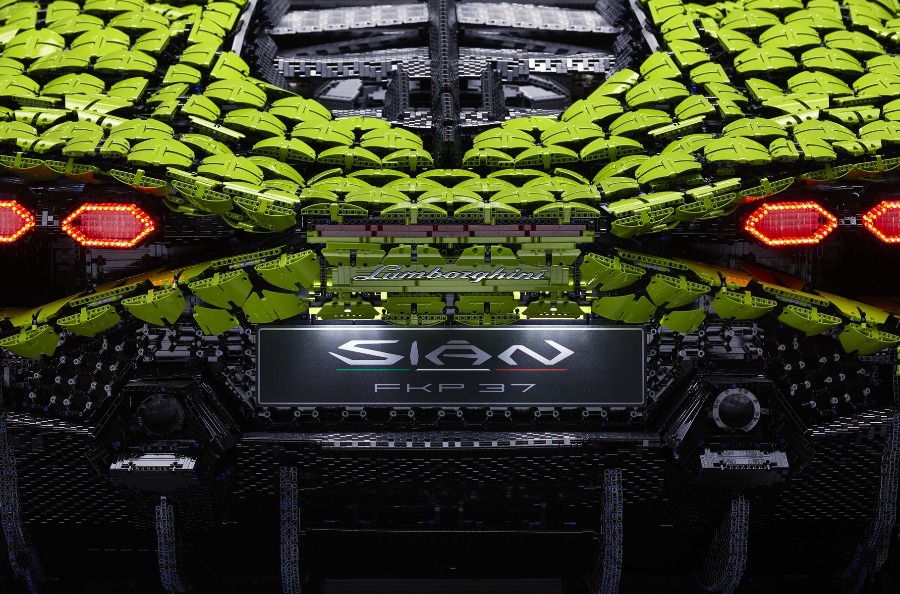 Посмотрите на полноразмерный Lamborghini Sian из 400 тысяч деталей Lego