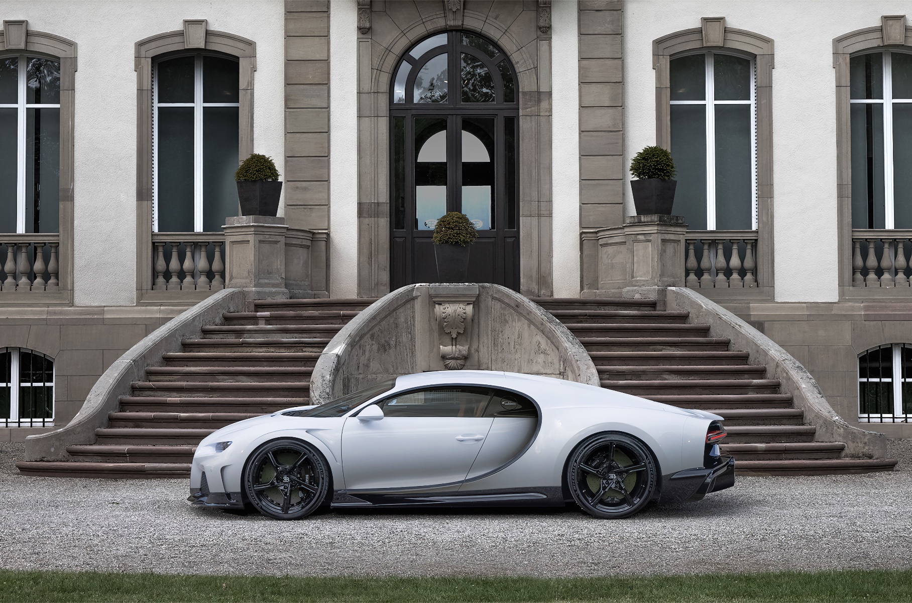 Bugatti представила новый гиперкар Chiron Super Sport