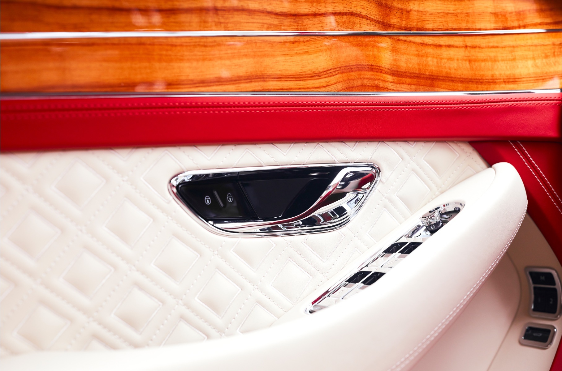Bentley Continental GT V8 стал парой для океанской яхты