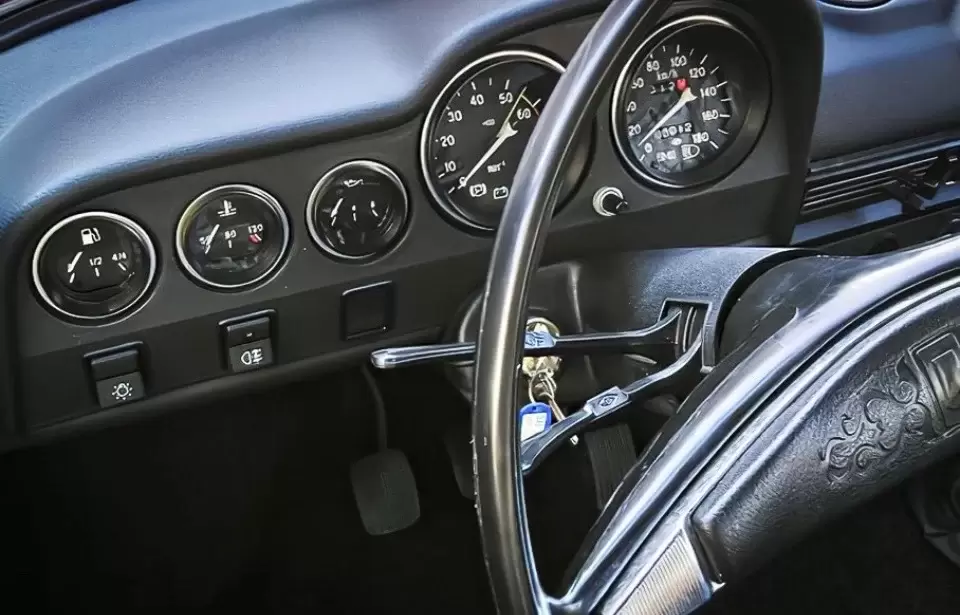 Новую «Шестерку» на 27 лет забыли в гараже, а теперь продают дороже новой Lada Granta