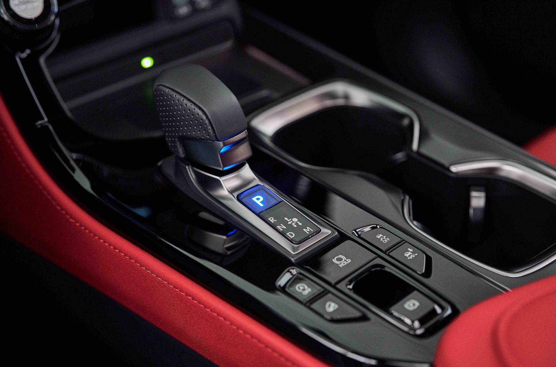 Новый Lexus NX обзавелся турбомотором 2.4 и отличился дизайном интерьера