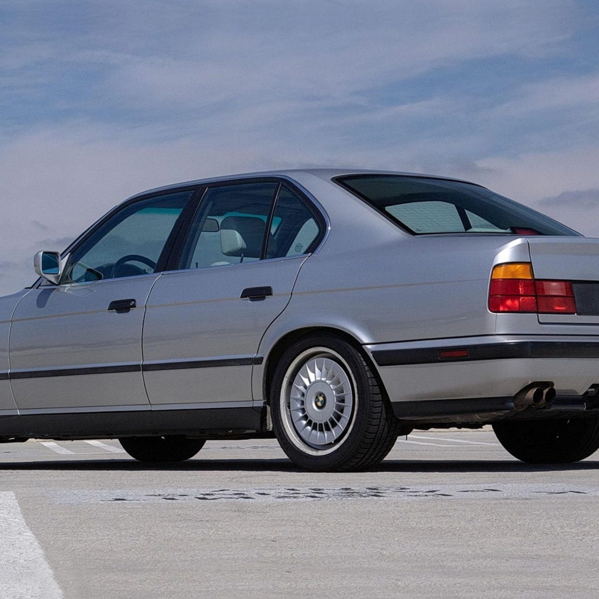 Ухоженную BMW M5 E34 с пробегом 396 тысяч км продают на аукционе — Motor