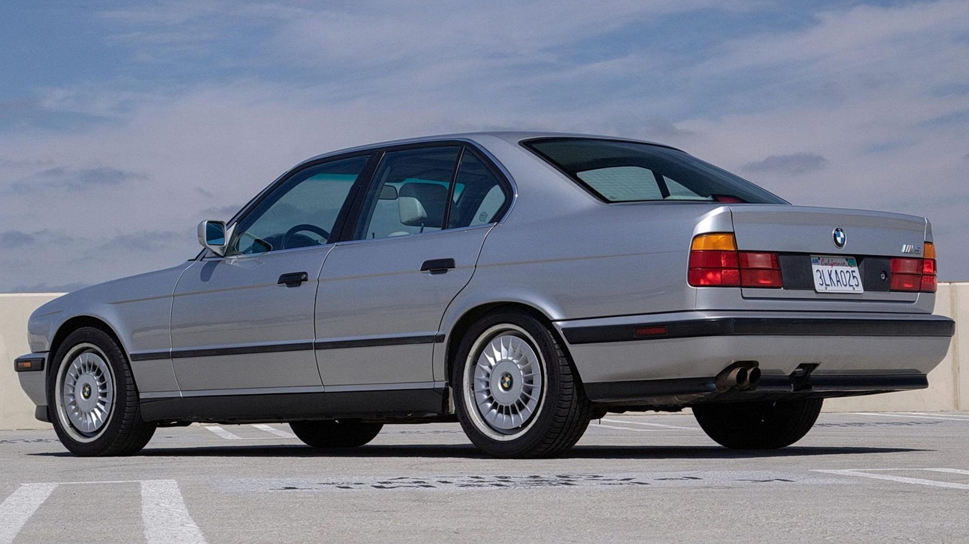 Ухоженную BMW M5 E34 с пробегом 396 тысяч км продают на аукционе — Motor