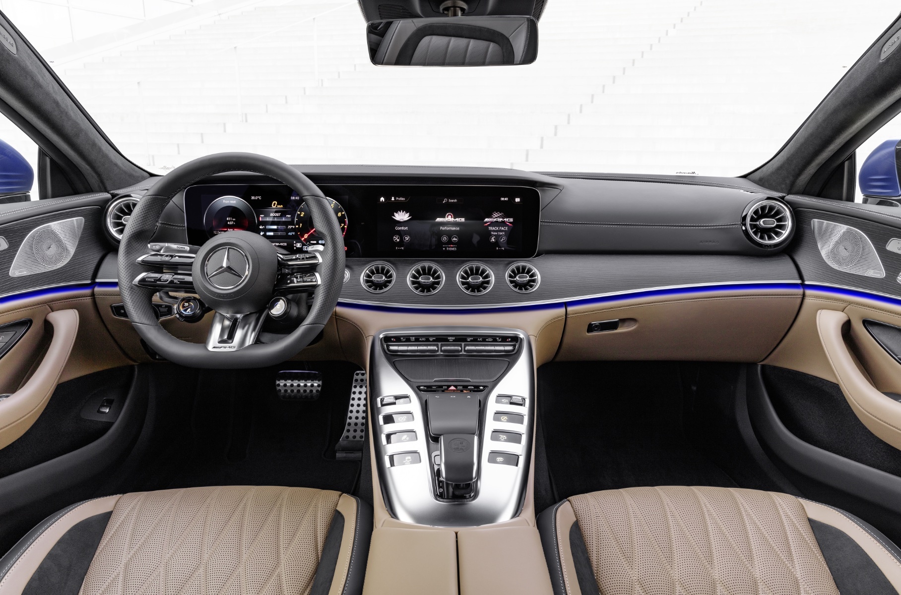 Спорткару Mercedes-AMG GT 4-Door Coupe поменяли оснащение и подвеску