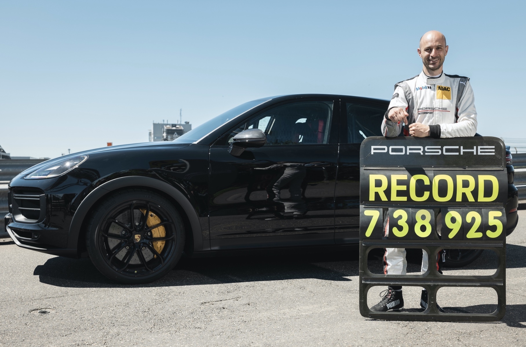 Porsche Cayenne установил новый рекорд Нюрбургринга для кроссоверов