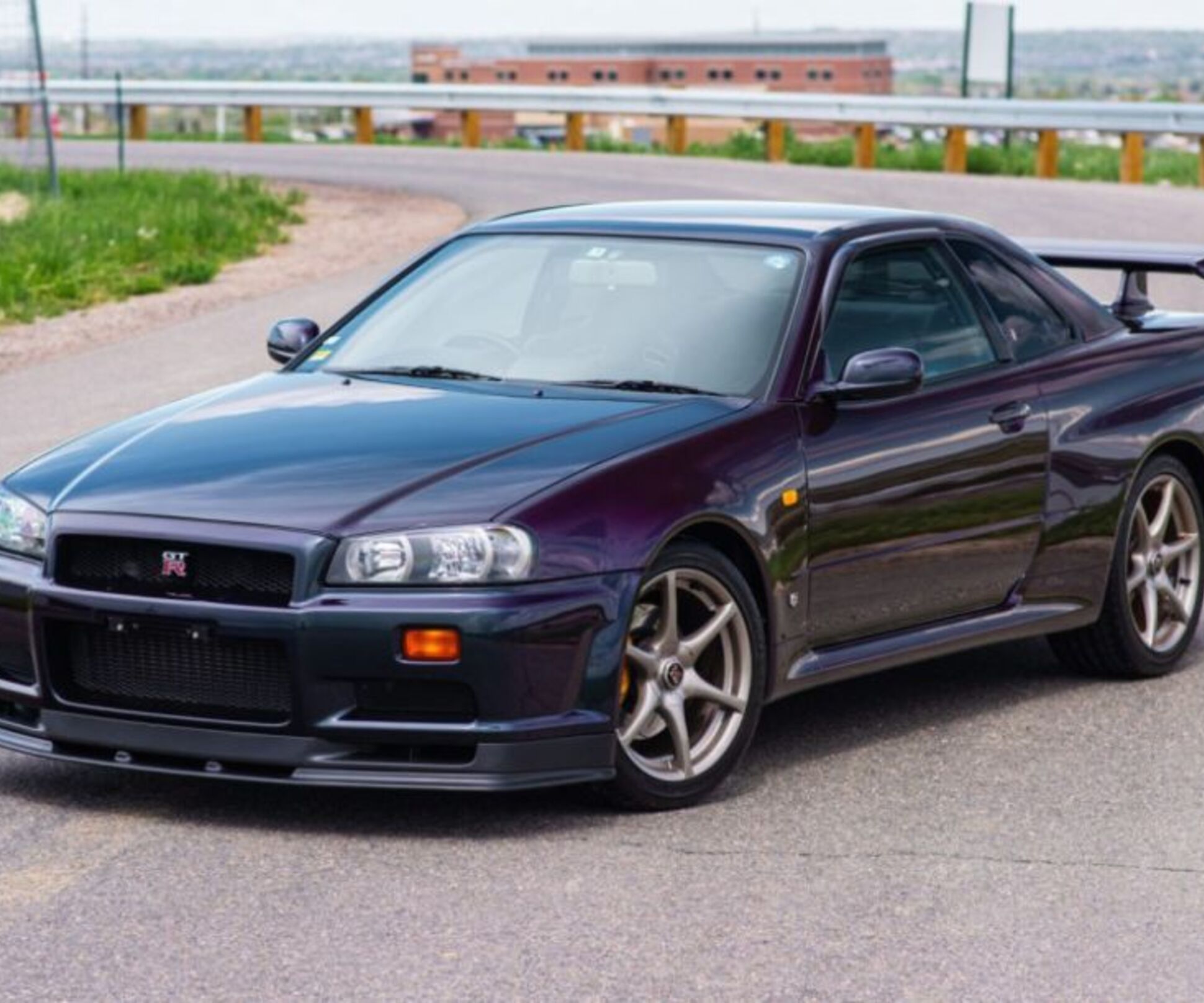 На продажу выставили Nissan Skyline GT-R в редчайшем цвете — Motor