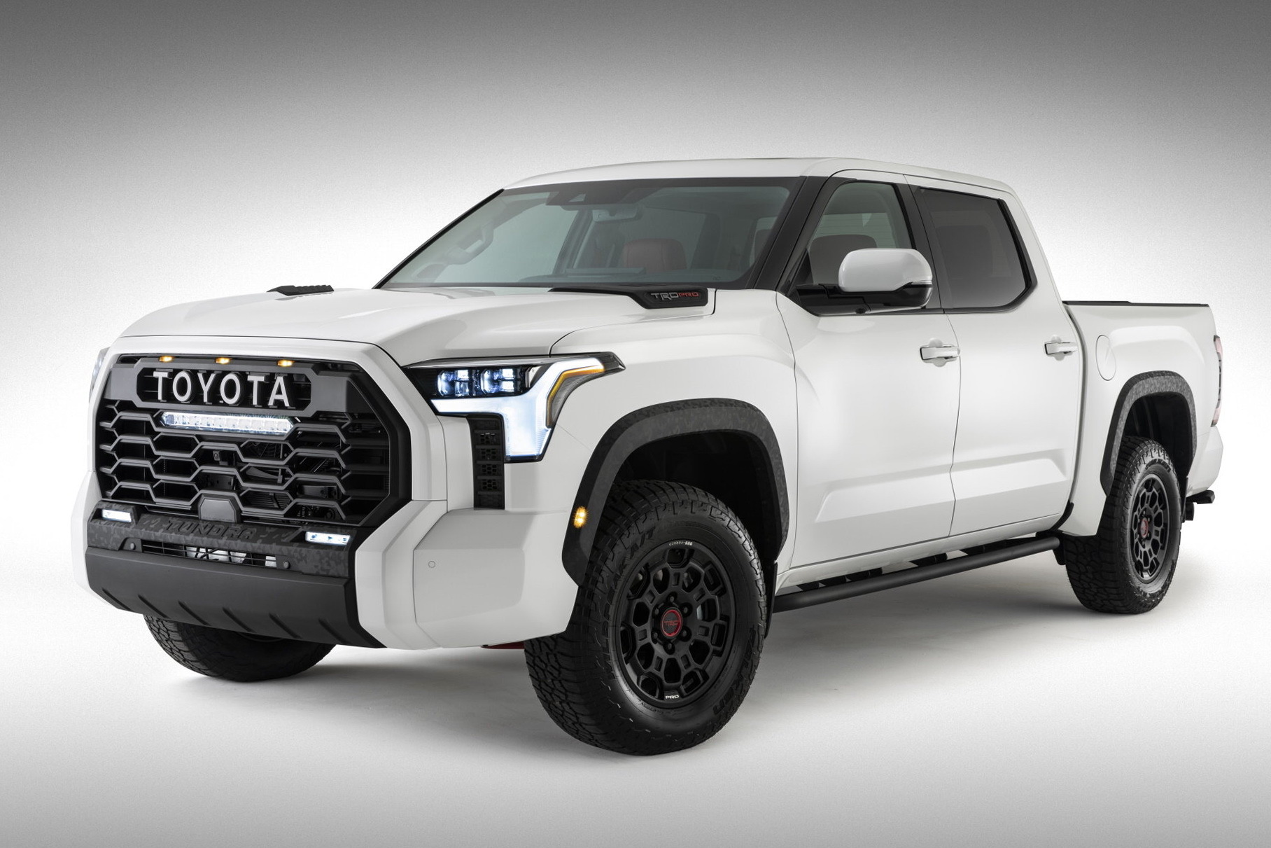 Новый пикап Toyota Tundra полностью раскрыт на официальном снимке — Motor