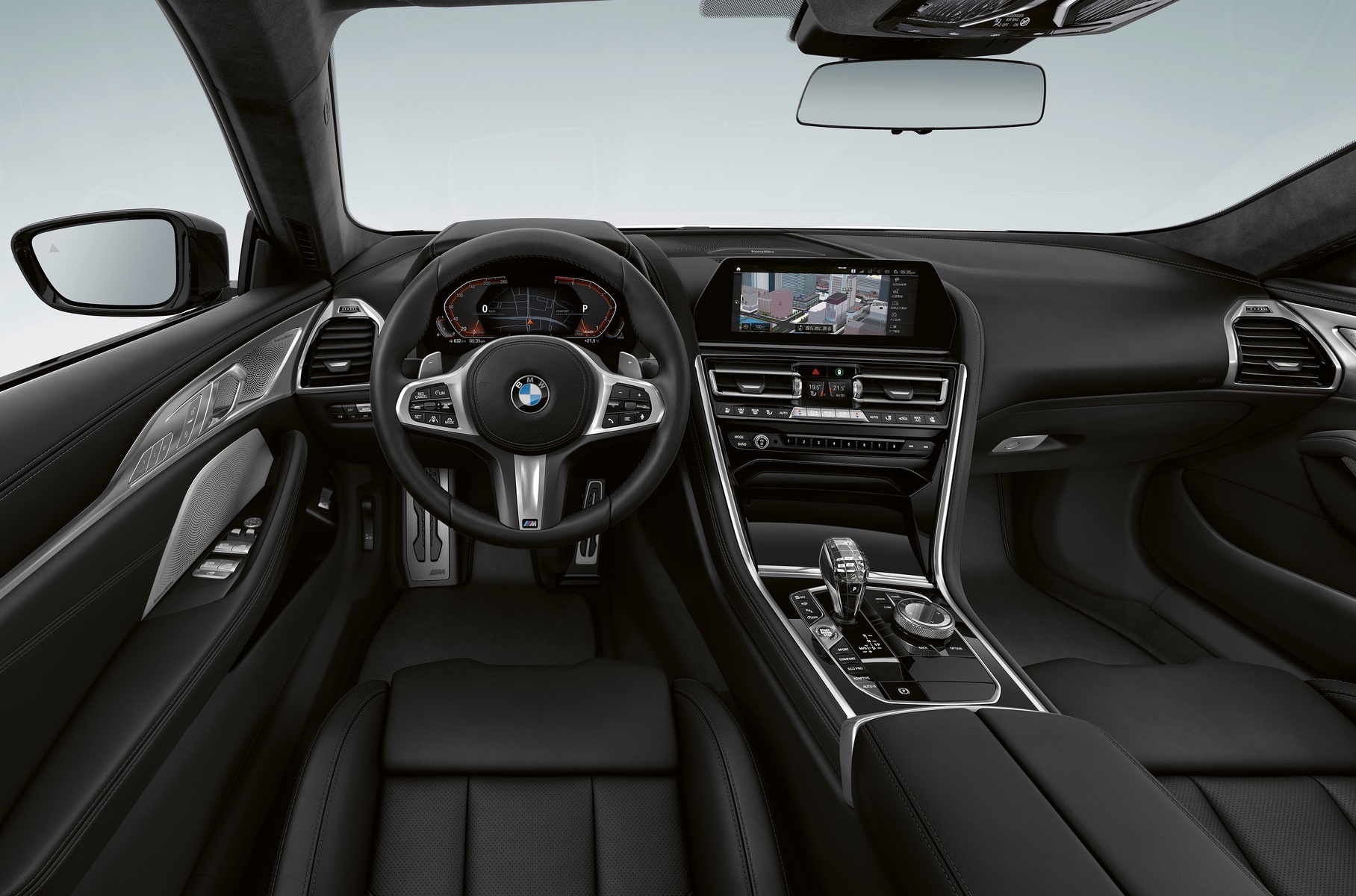У BMW 8 серии появилась сверхчерная версия
