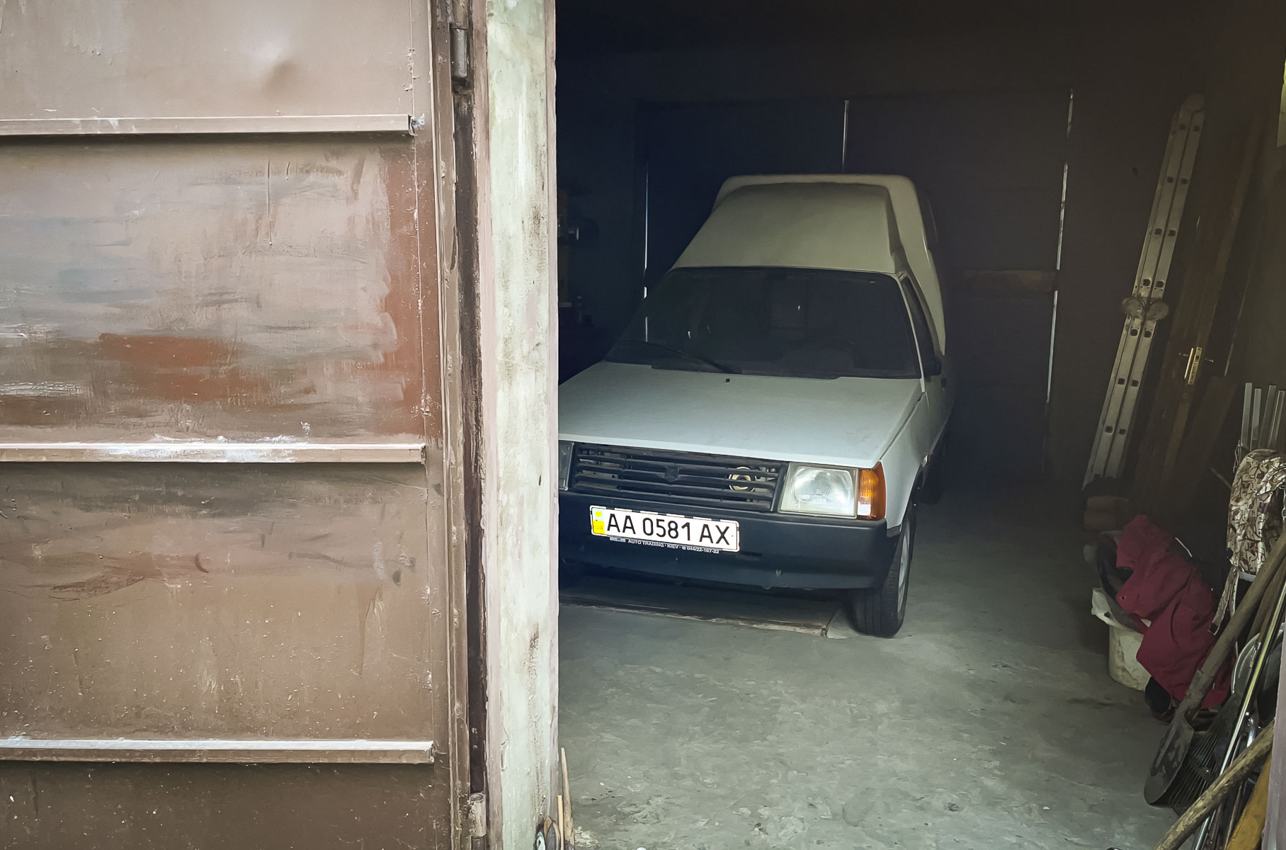 В гараже нашли 15-летнюю «Таврию» в кузове пикап без пробега
