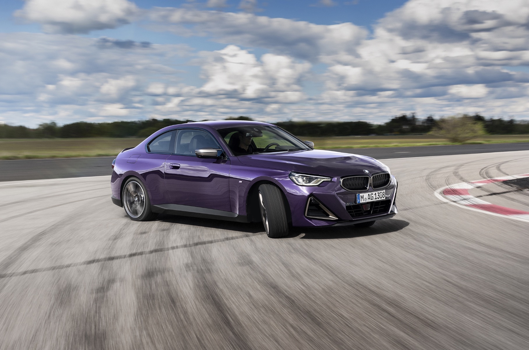 Купе BMW второй серии сменило поколение — но сохранило задний привод