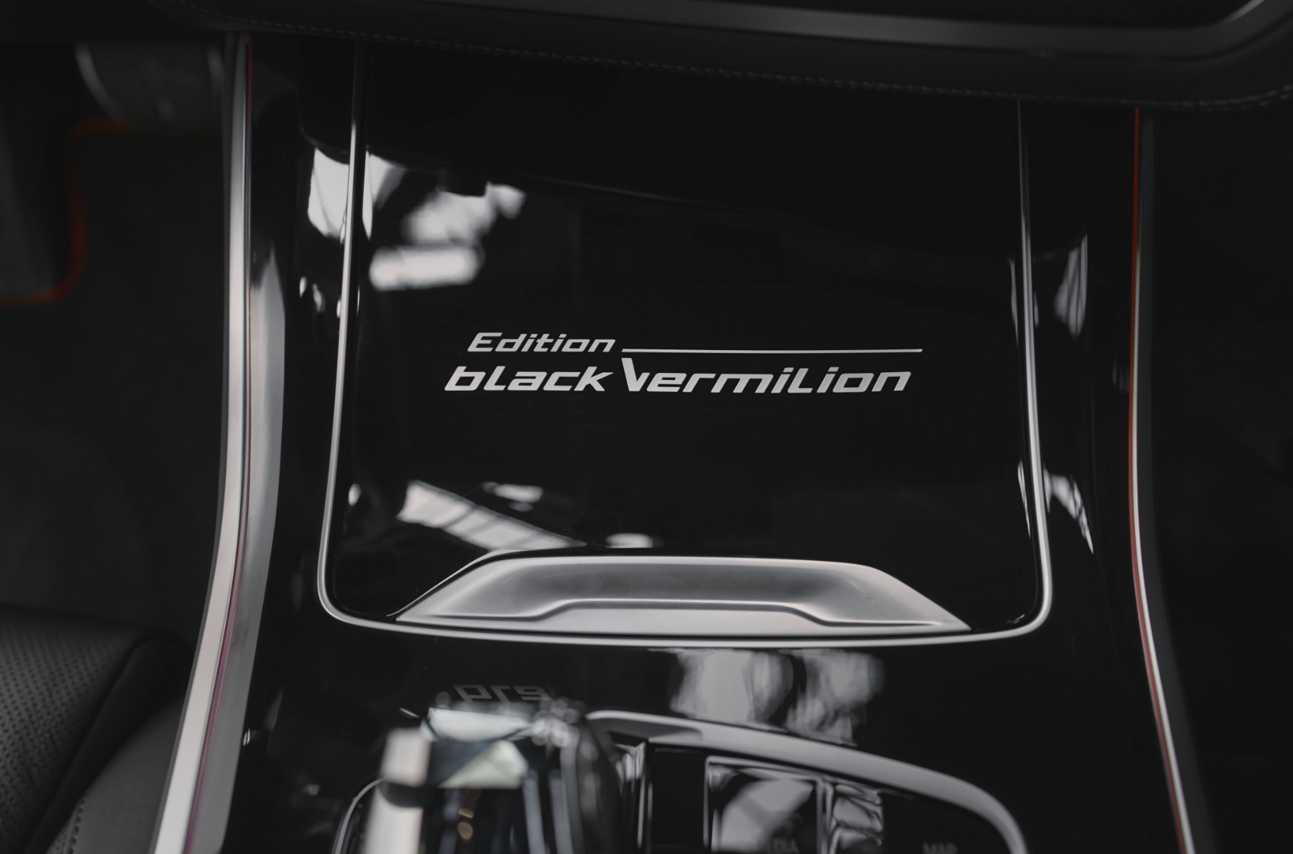 Российские BMW X5 и X6 обзавелись очень черной спецверсией Black Vermilion