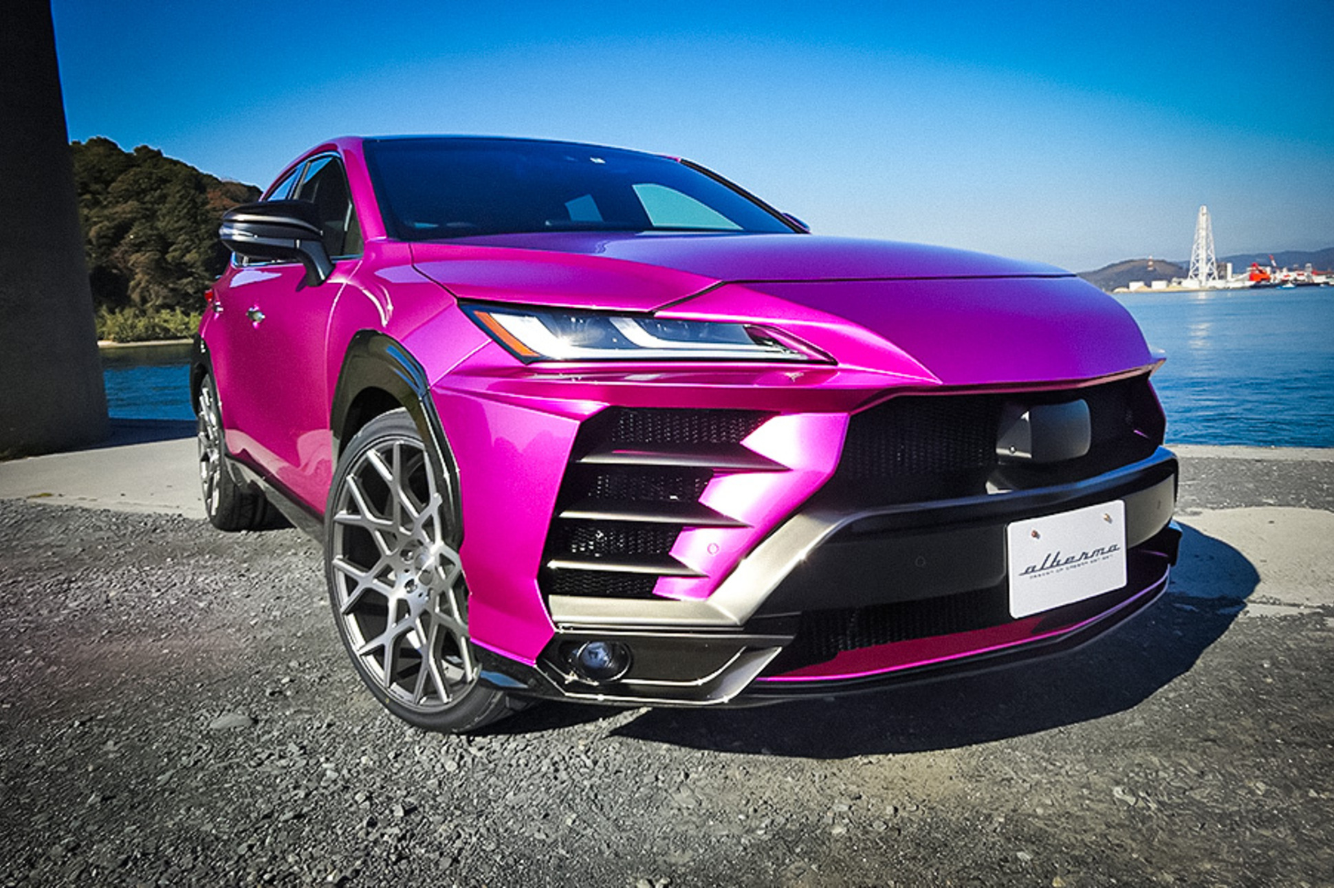 Из Toyota Venza попытались сделать Lamborghini Urus. Вышло не очень — Motor