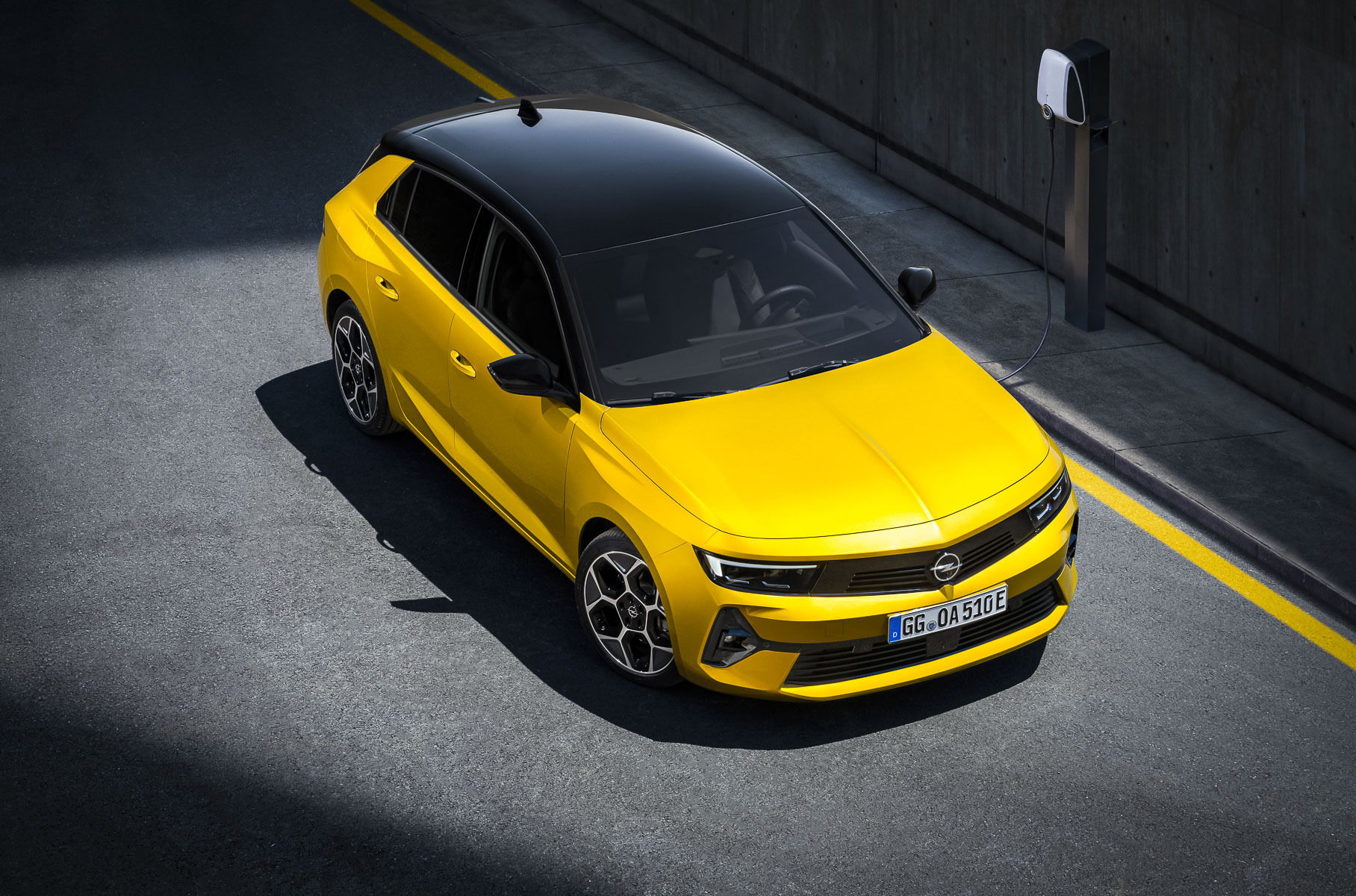 Opel Astra сменила поколение и впервые стала гибридом