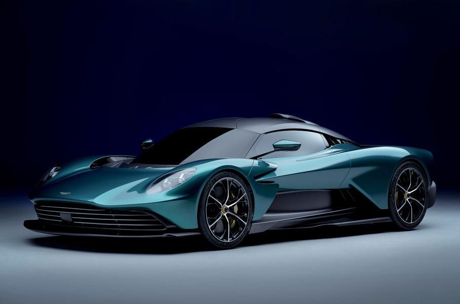 Спортседан Hyundai Elantra N, салон нового Mercedes-AMG SL и гибрид Aston Martin Valhalla: главное за неделю