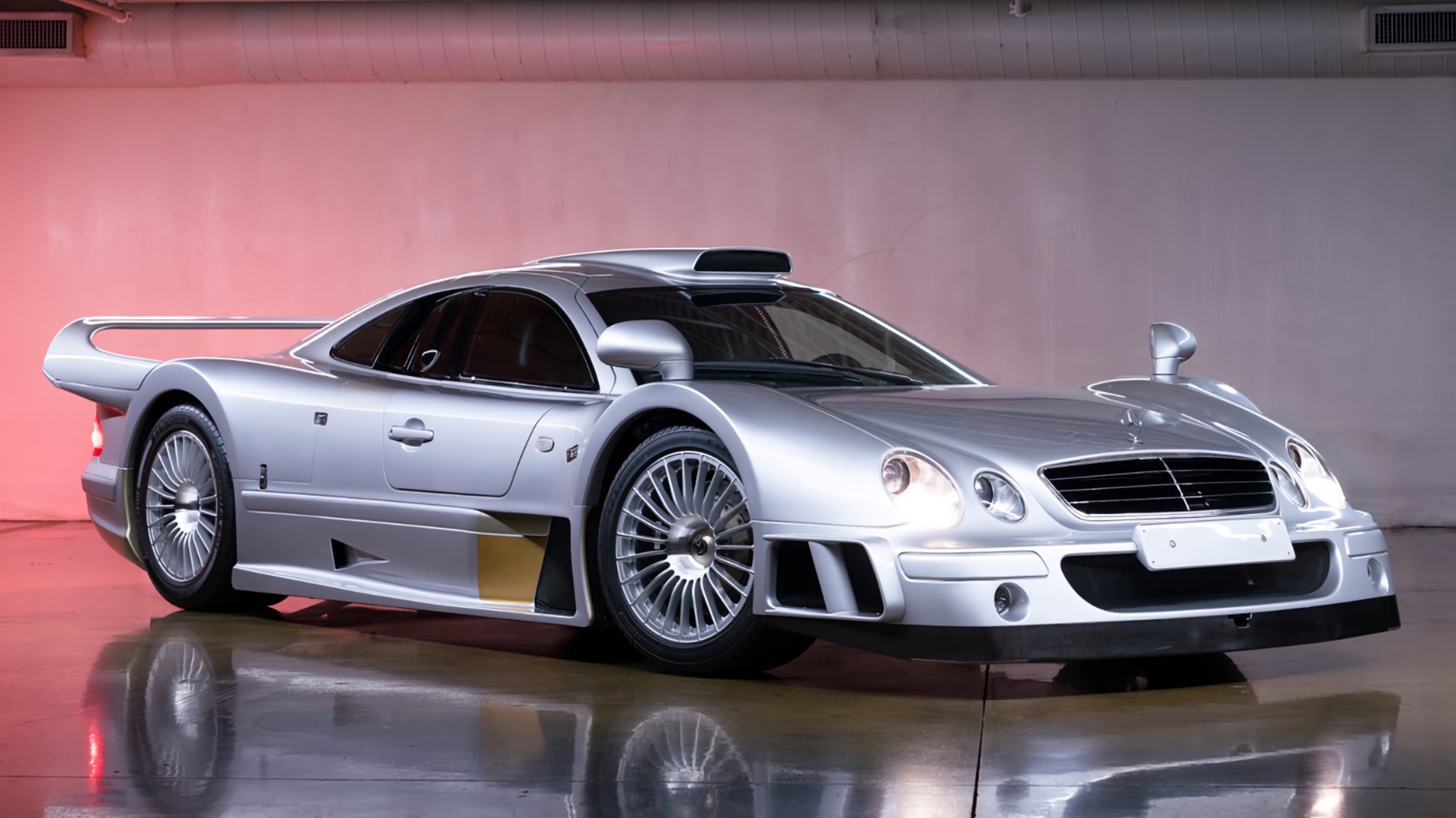 Редчайший Mercedes-Benz CLK GTR подорожал вдвое меньше чем за три года —  Motor