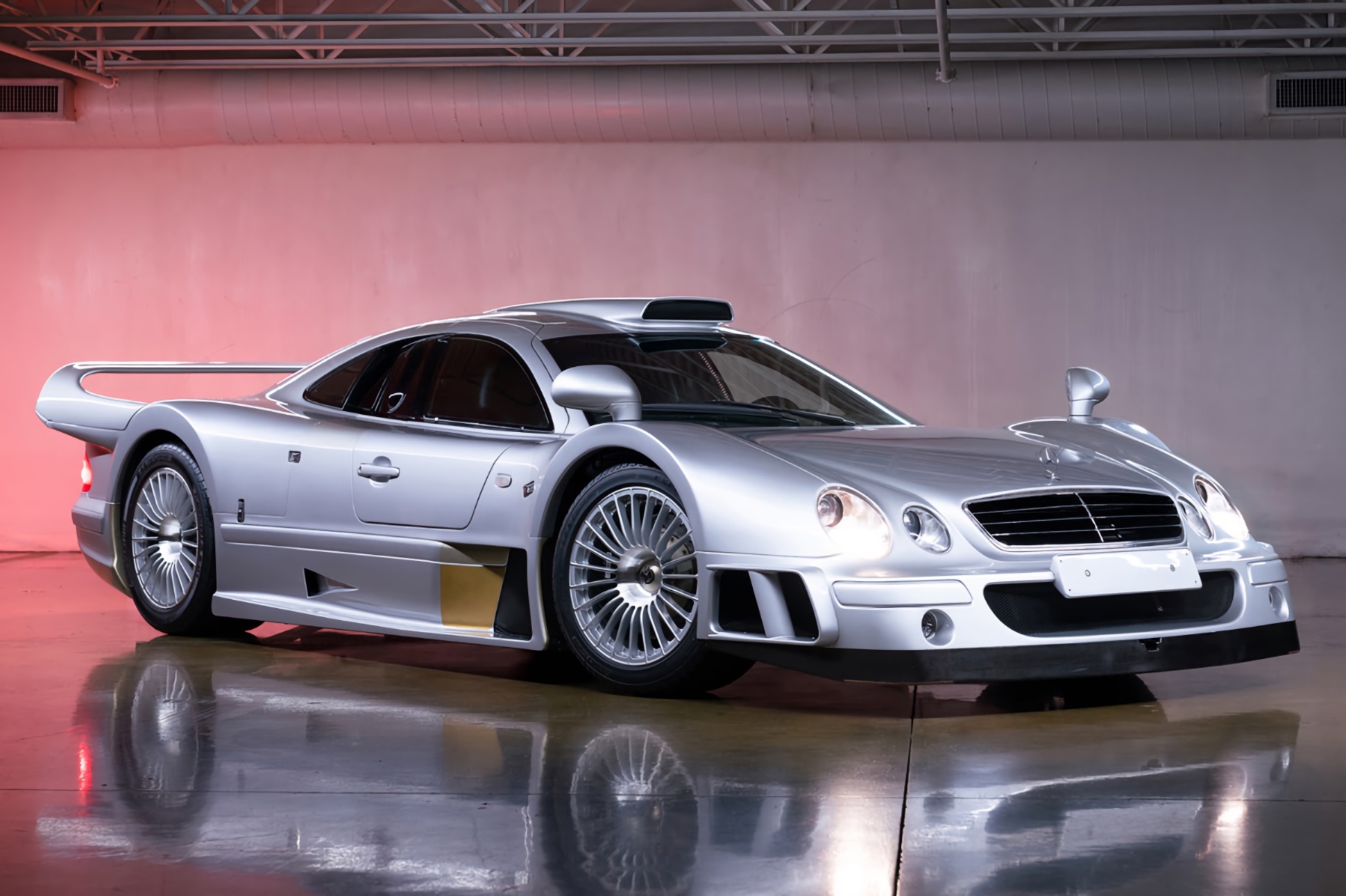 Редчайший Mercedes-Benz CLK GTR подорожал вдвое меньше чем за три года —  Motor