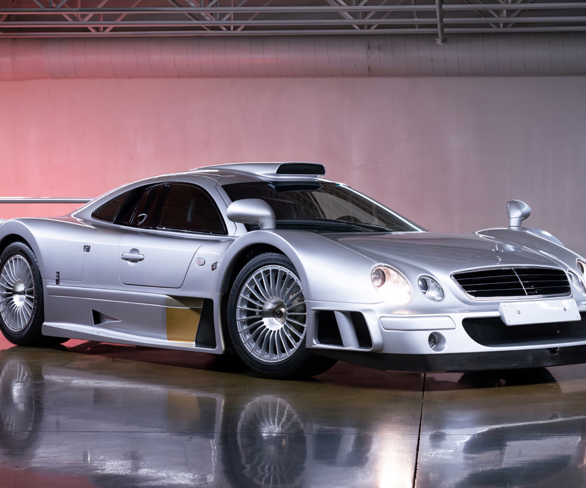 Редчайший Mercedes-Benz CLK GTR подорожал вдвое меньше чем за три года —  Motor