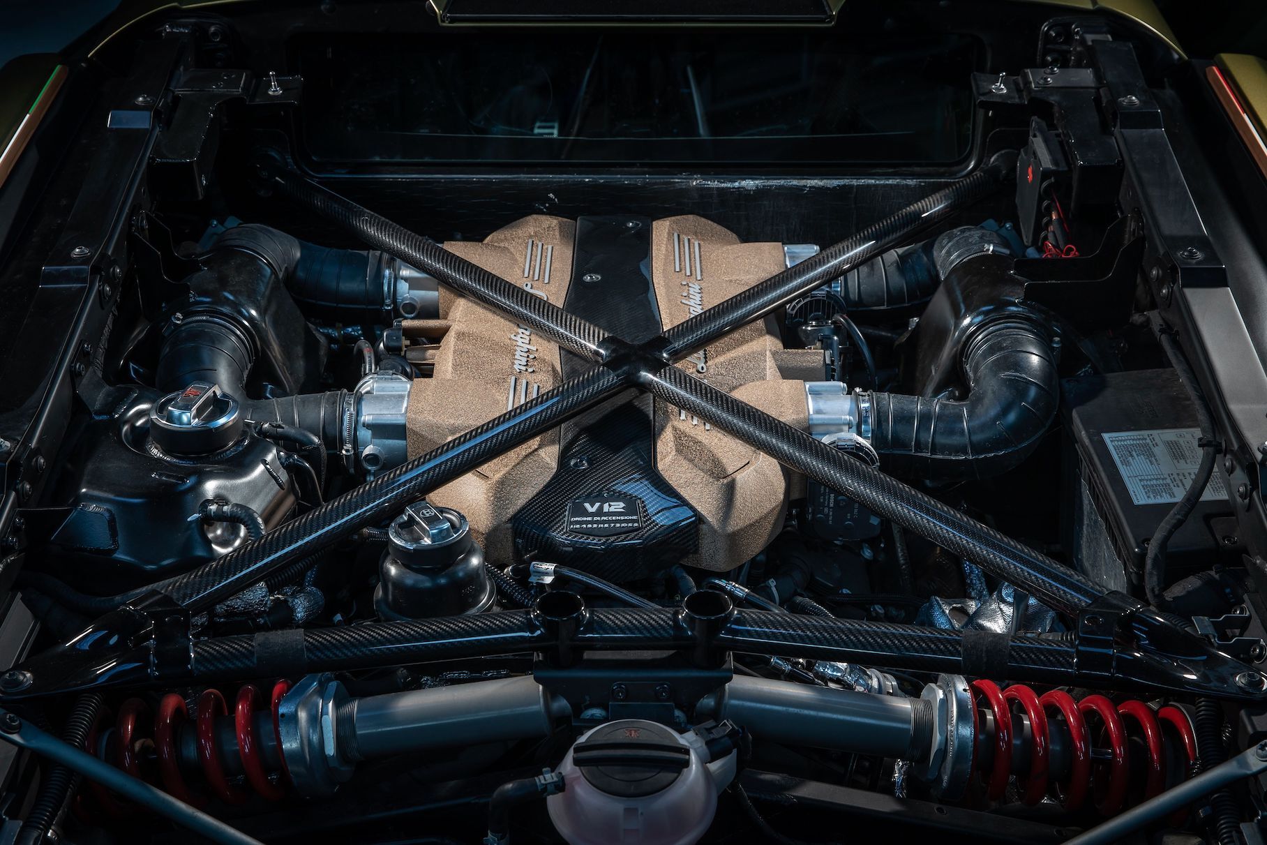 Lamborghini анонсировал новые гибридные суперкары с V12, один из которых станет преемником Aventador