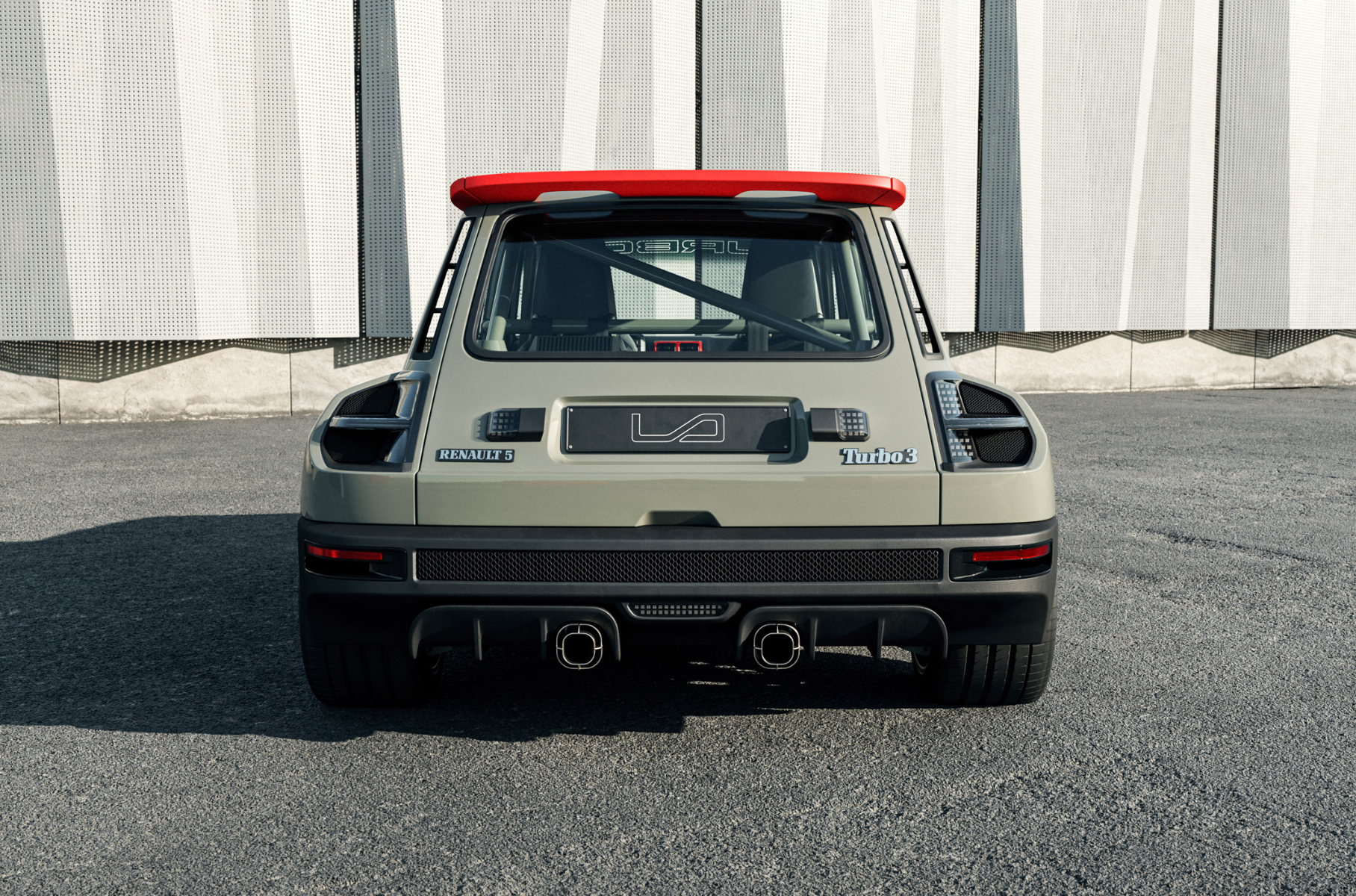 Посмотрите на возрожденный Renault 5 Turbo 3 с карбоновым кузовом и 400-сильным мотором