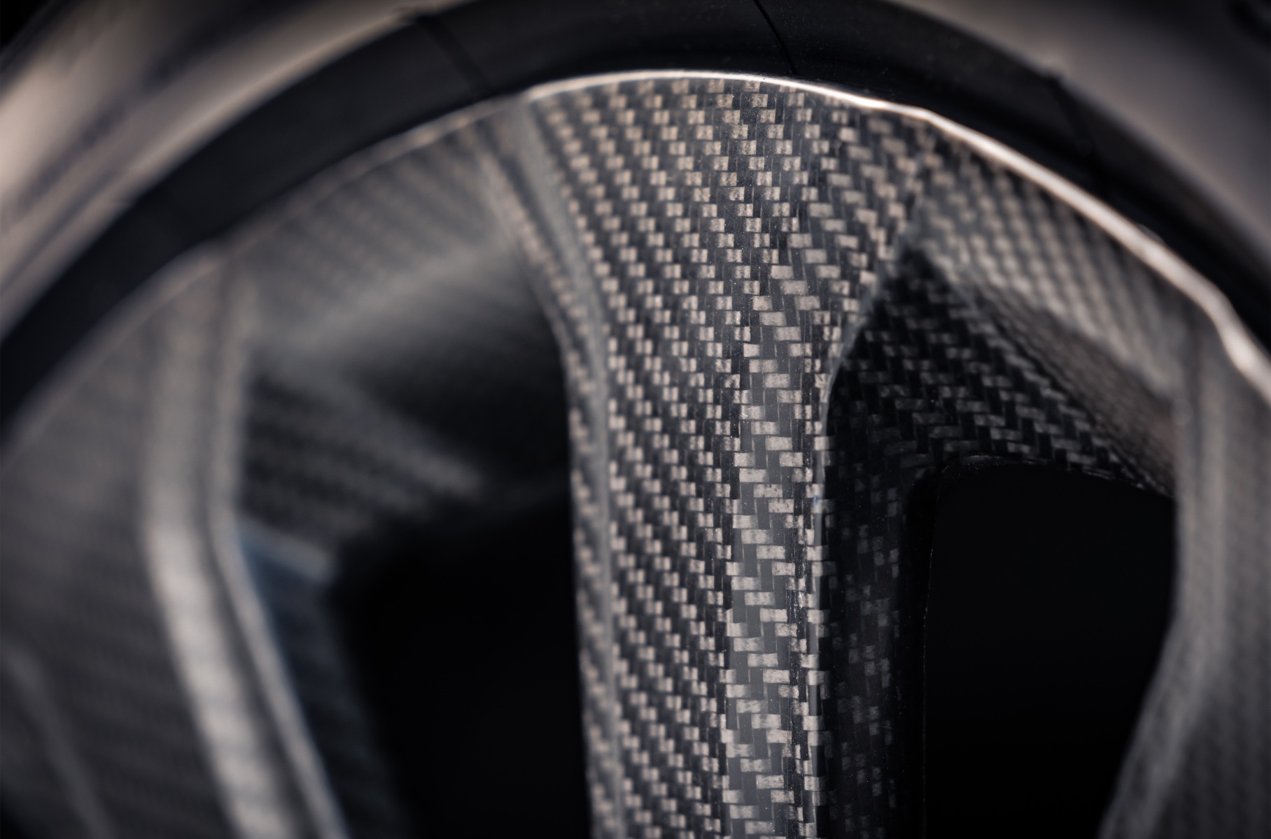 Кроссоверу Bentley Bentayga добавили карбоновые колеса