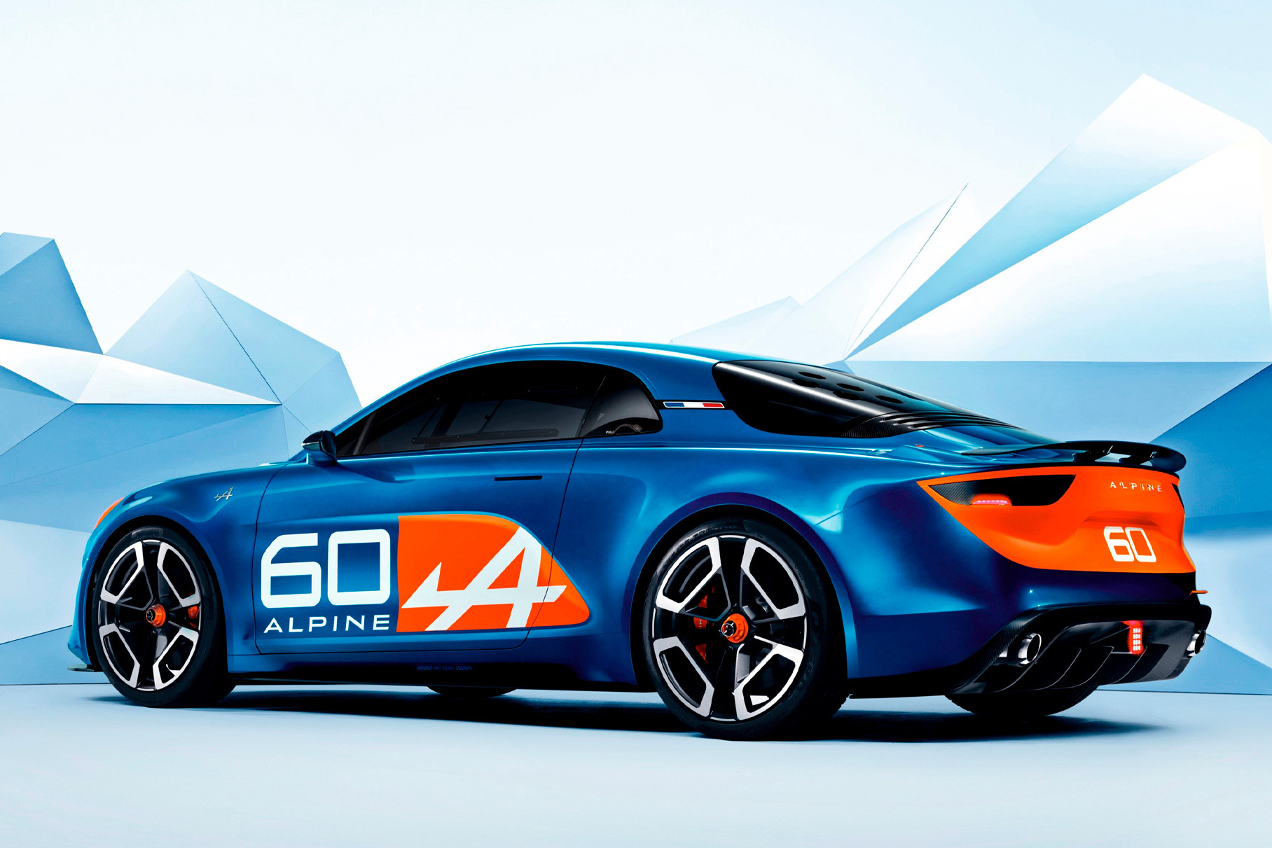 Alpine A110: наследник французcкой легенды бросает вызов Porsche