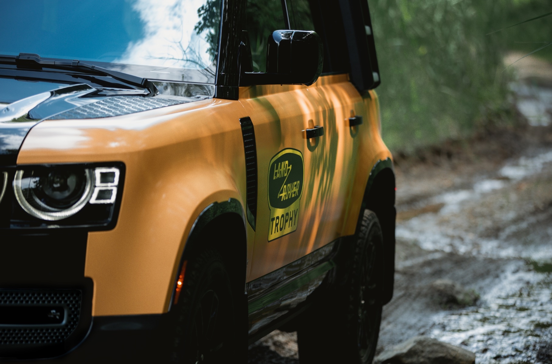 Land Rover выпустил «экспедиционный» Defender Trophy — Motor