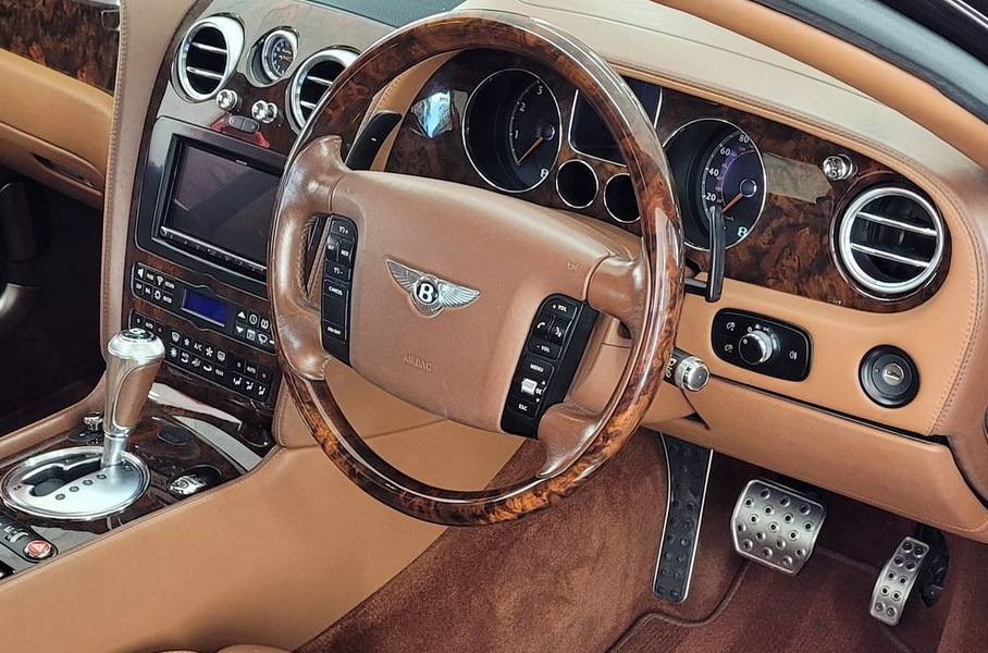 Седан Bentley Flying Spur превратили в стильный пикап