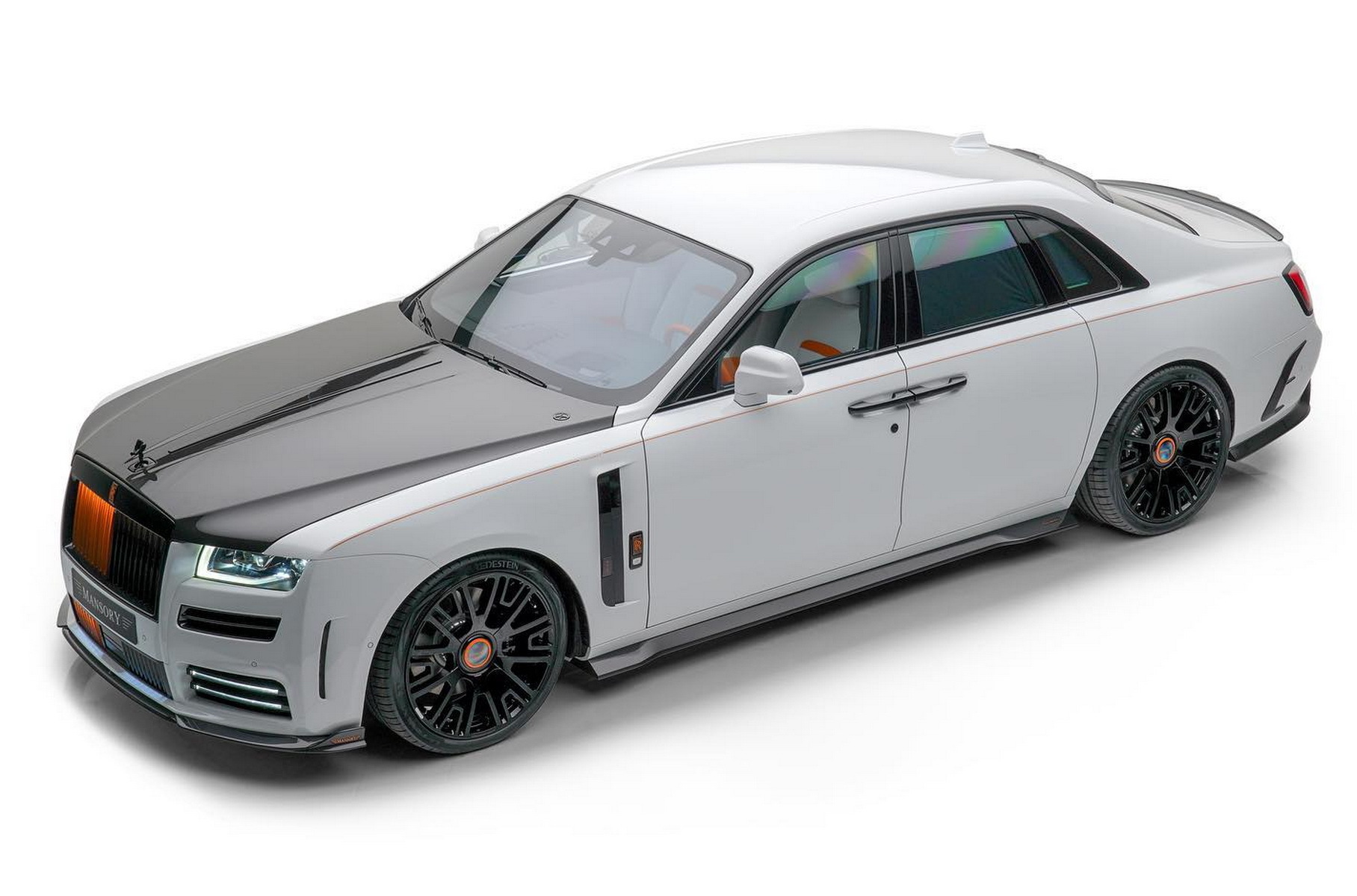 Для нового Rolls-Royce Ghost разработали эпатажный обвес