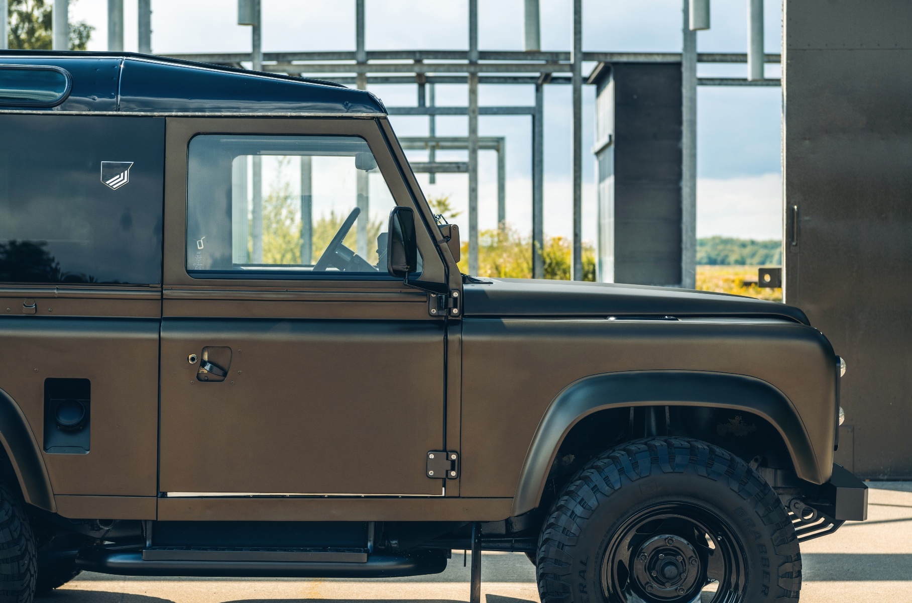 В Нидерландах построили идеальный рестомод классического Land Rover Defender
