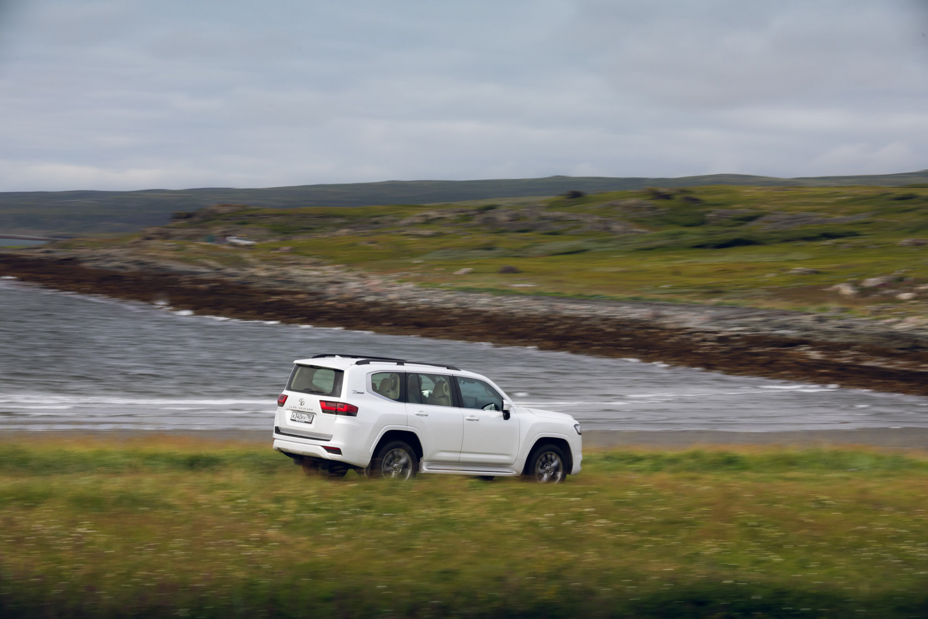 Toyota Land Cruiser 300 — тест-драйв главной новинки года