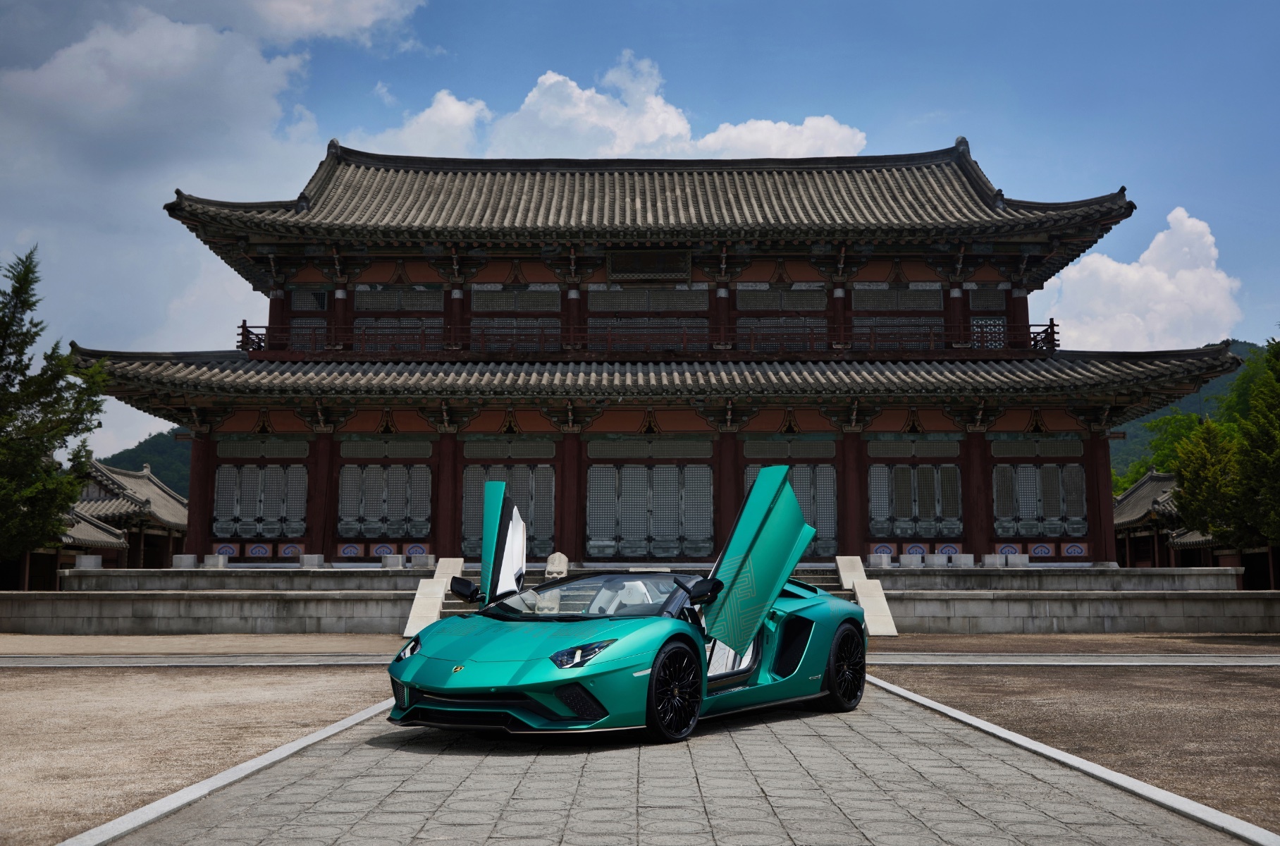 Два уникальных Lamborghini Aventador S отправят в Южную Корею