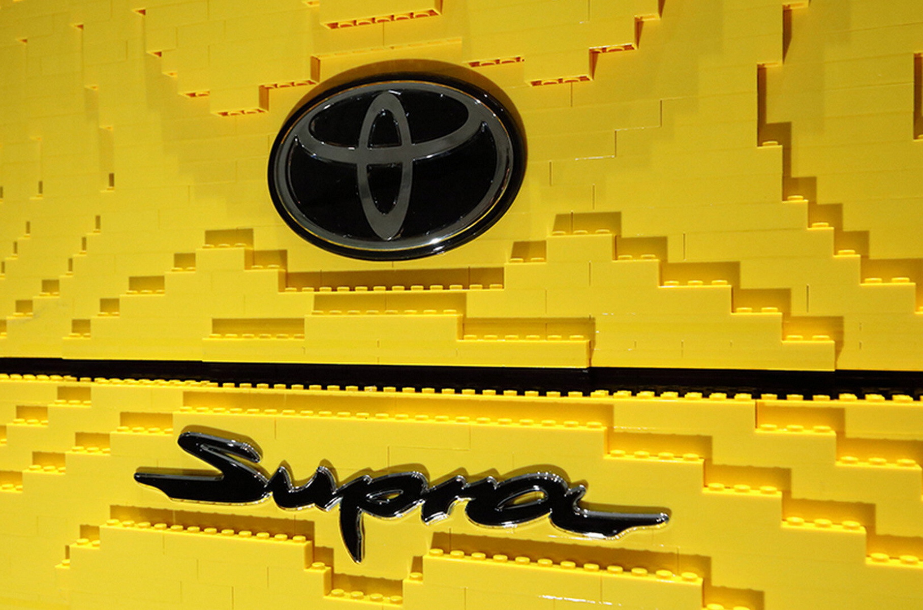 Toyota показала полноразмерную копию Supra из конструктора Lego