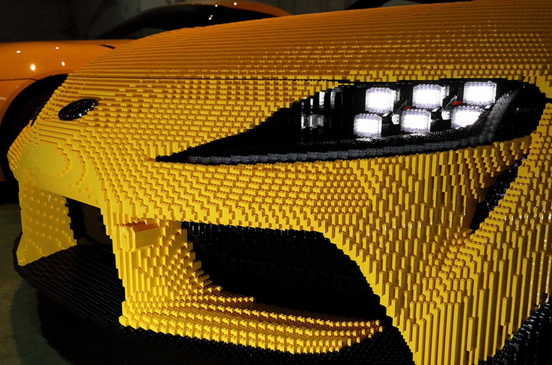Toyota показала полноразмерную копию Supra из конструктора Lego