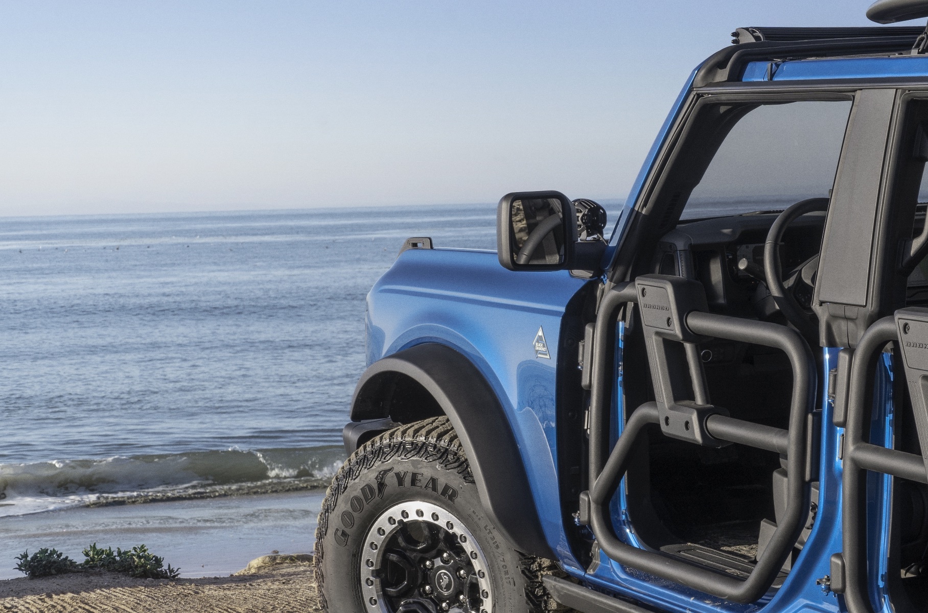 Новый Ford Bronco получил «пляжную» версию — но купить её нельзя