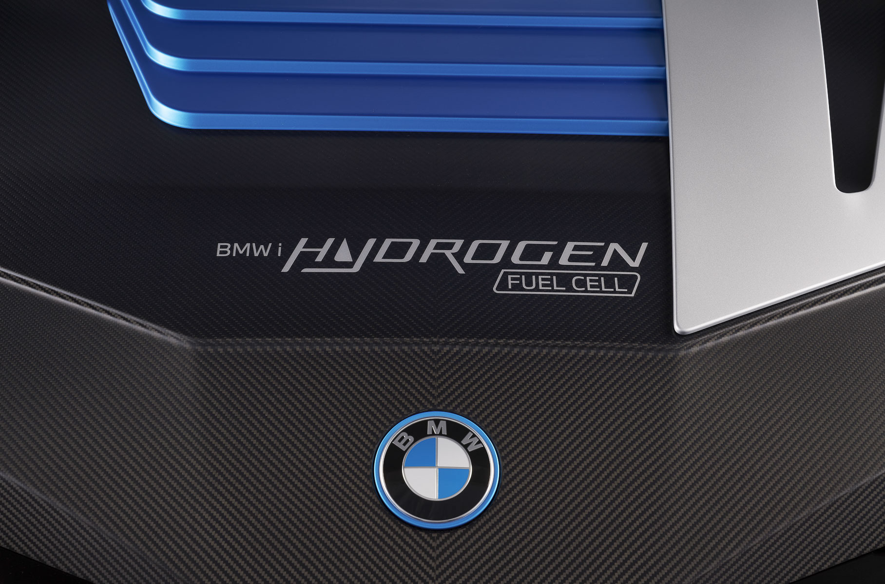 BMW объявила дату дебюта своего первого водородного автомобиля