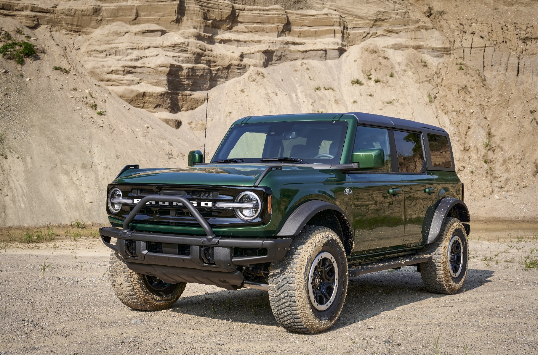 Новый Ford Bronco начнут красить в цвет внедорожников первого поколения