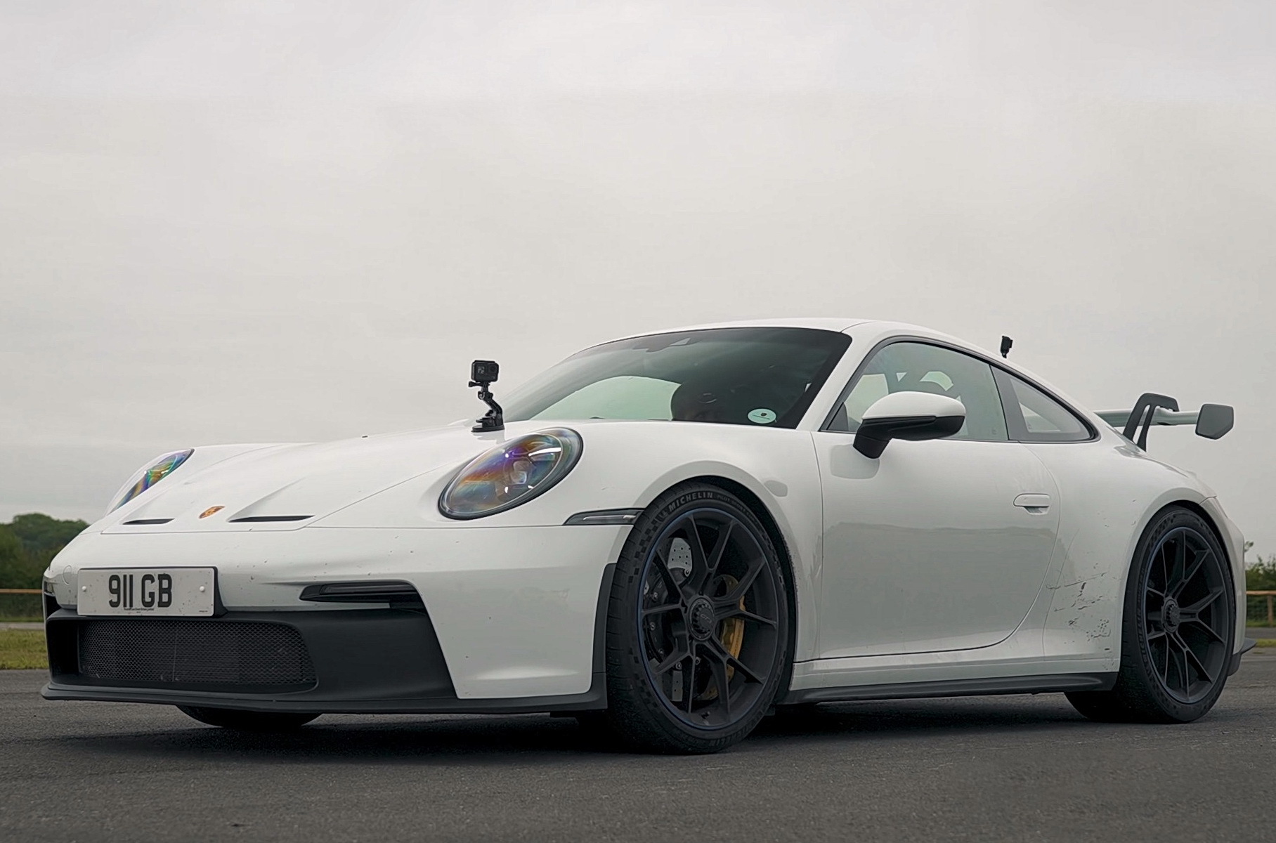 Дрэг-гонка: новый Porsche 911 GT3 против старого 911 GT3 RS