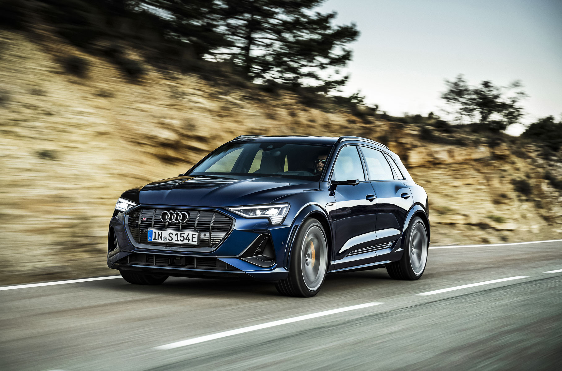 Audi назвала рублевые цены «заряженных» электрокаров e-tron S