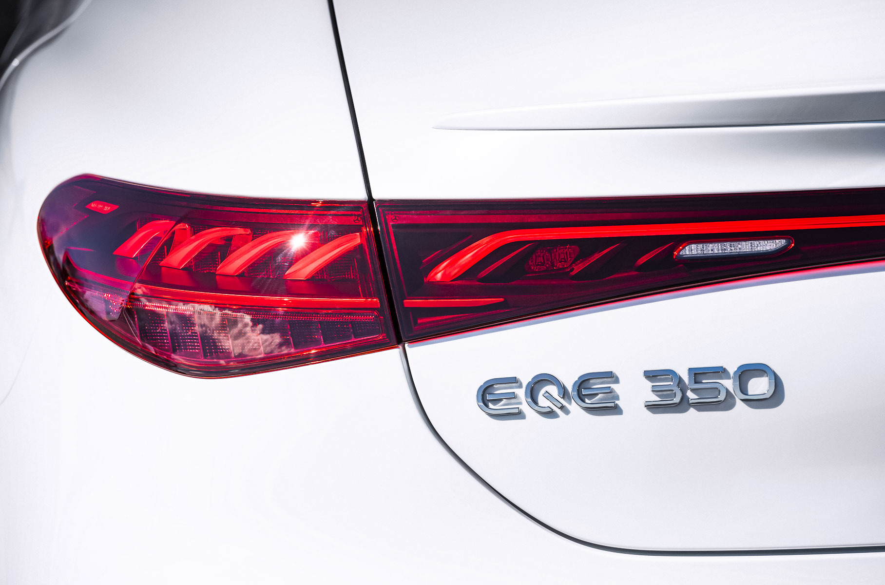 Mercedes-Benz представил электрический седан EQE