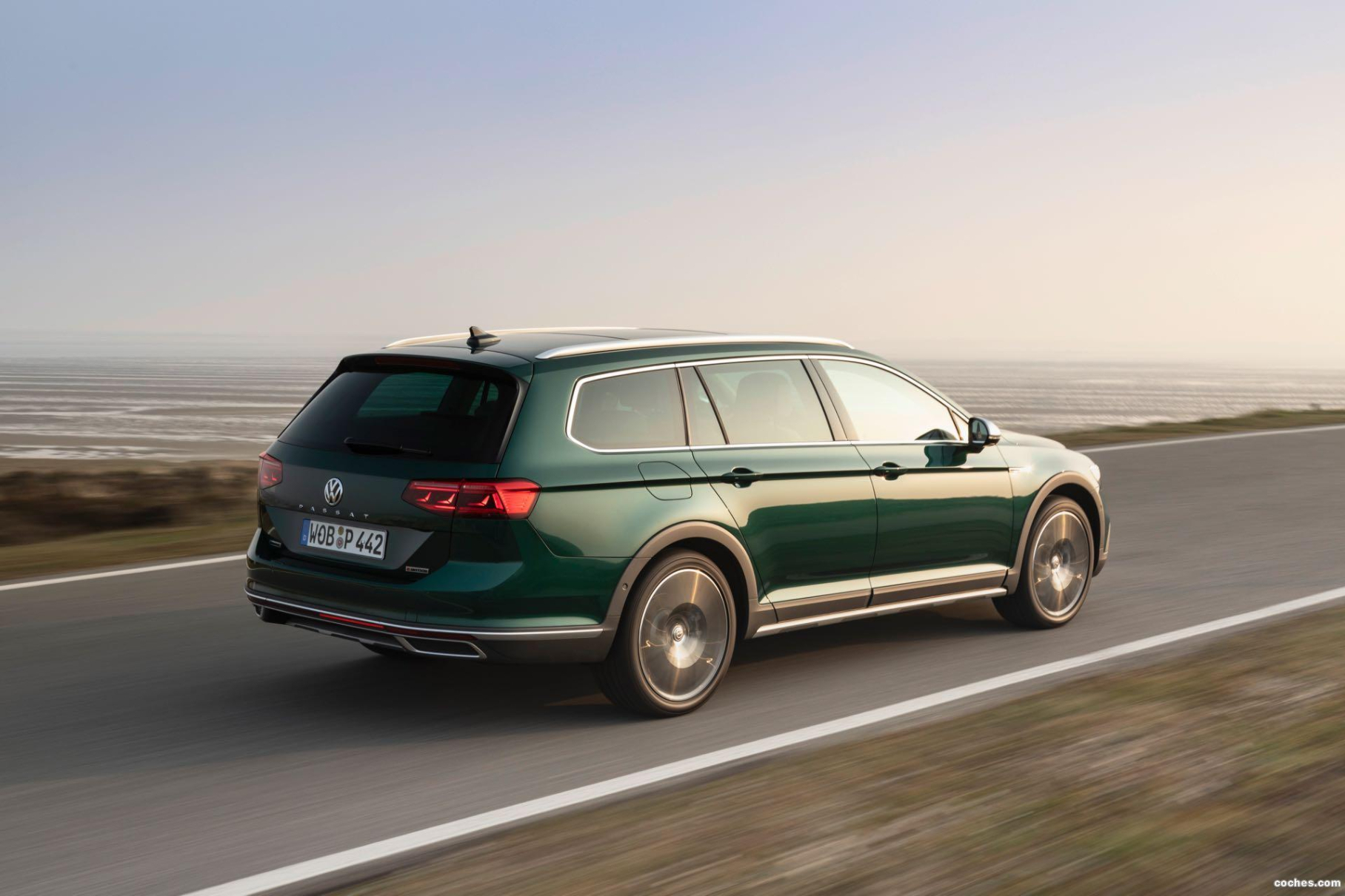 Объявлены рублевые цены на Volkswagen Passat Alltrack